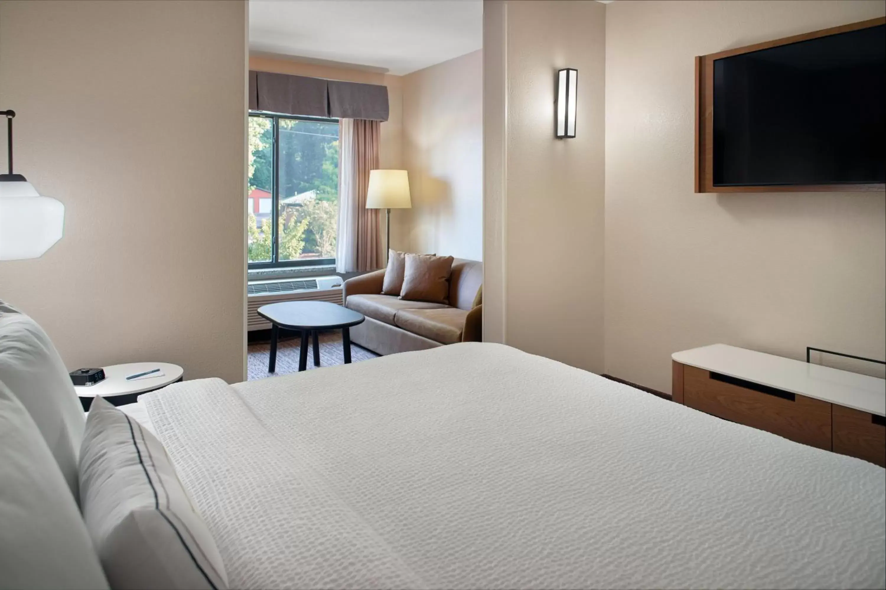 Bed in Fairfield Inn & Suites by Marriott Asheville Airport/Fletcher