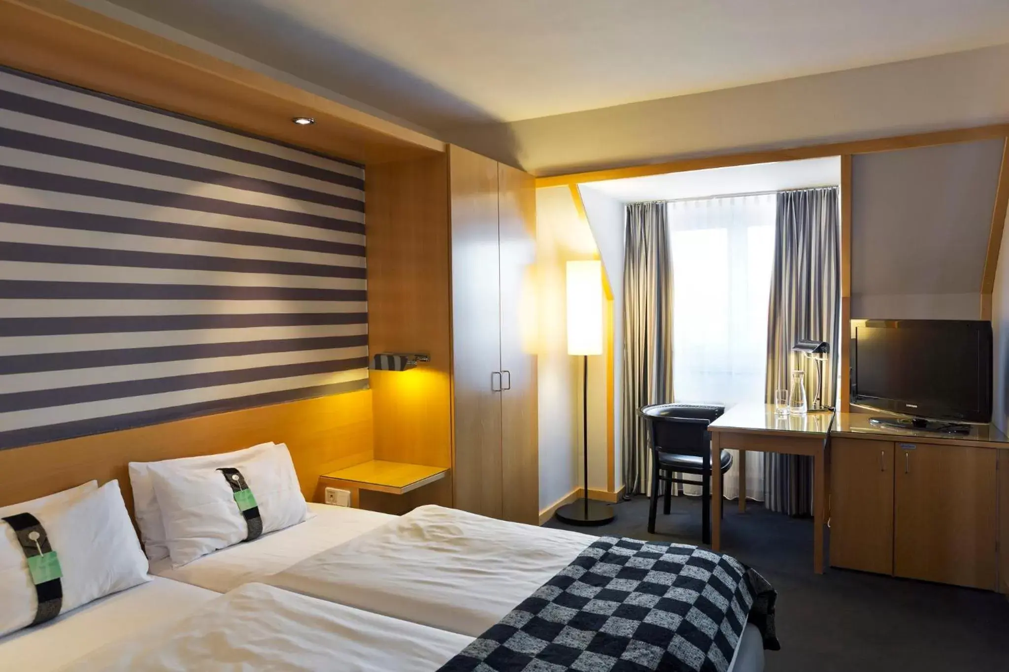 Photo of the whole room, Bed in Holiday Inn Vienna City, an IHG Hotel