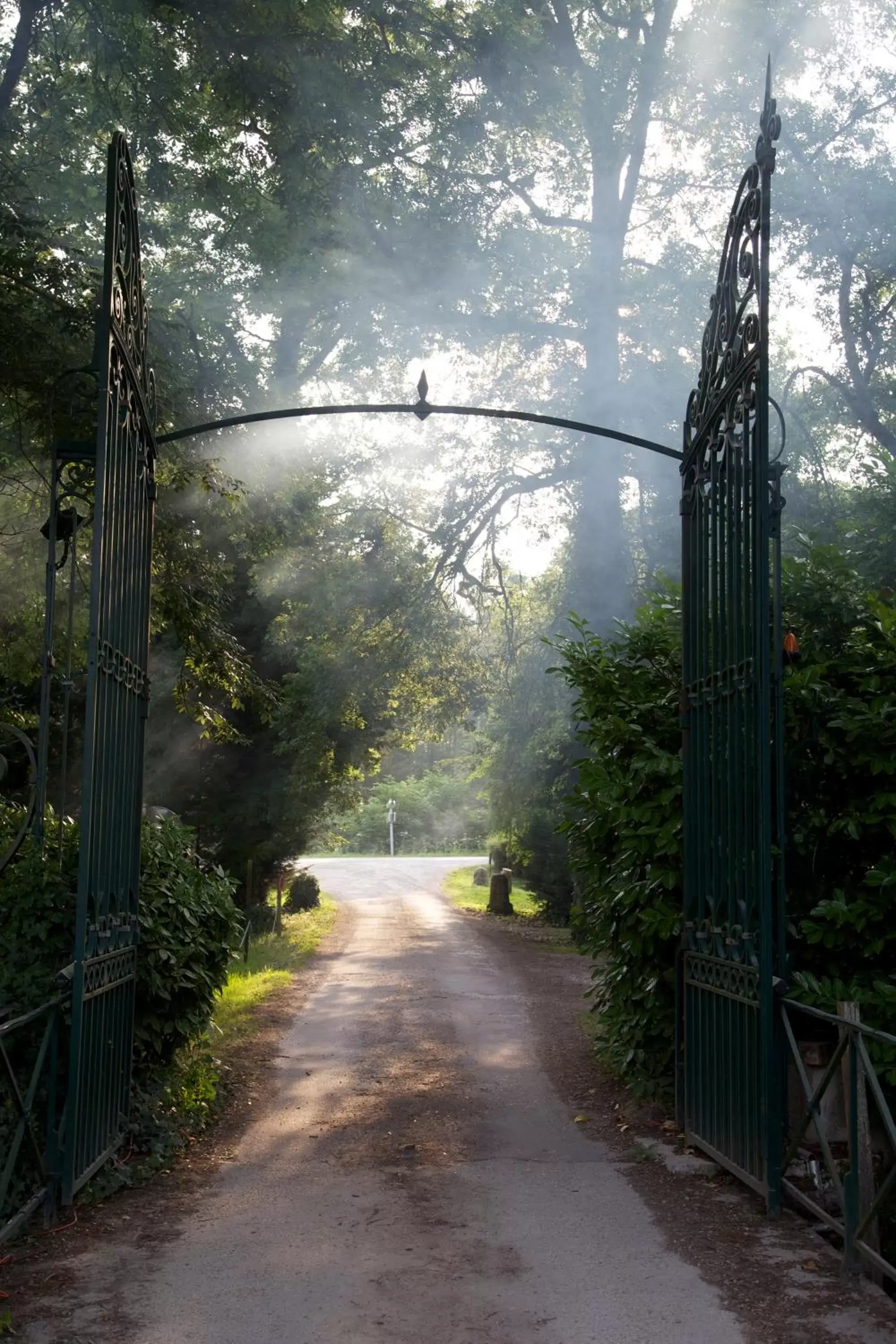 Facade/entrance in Hostellerie Du Château Les Muids