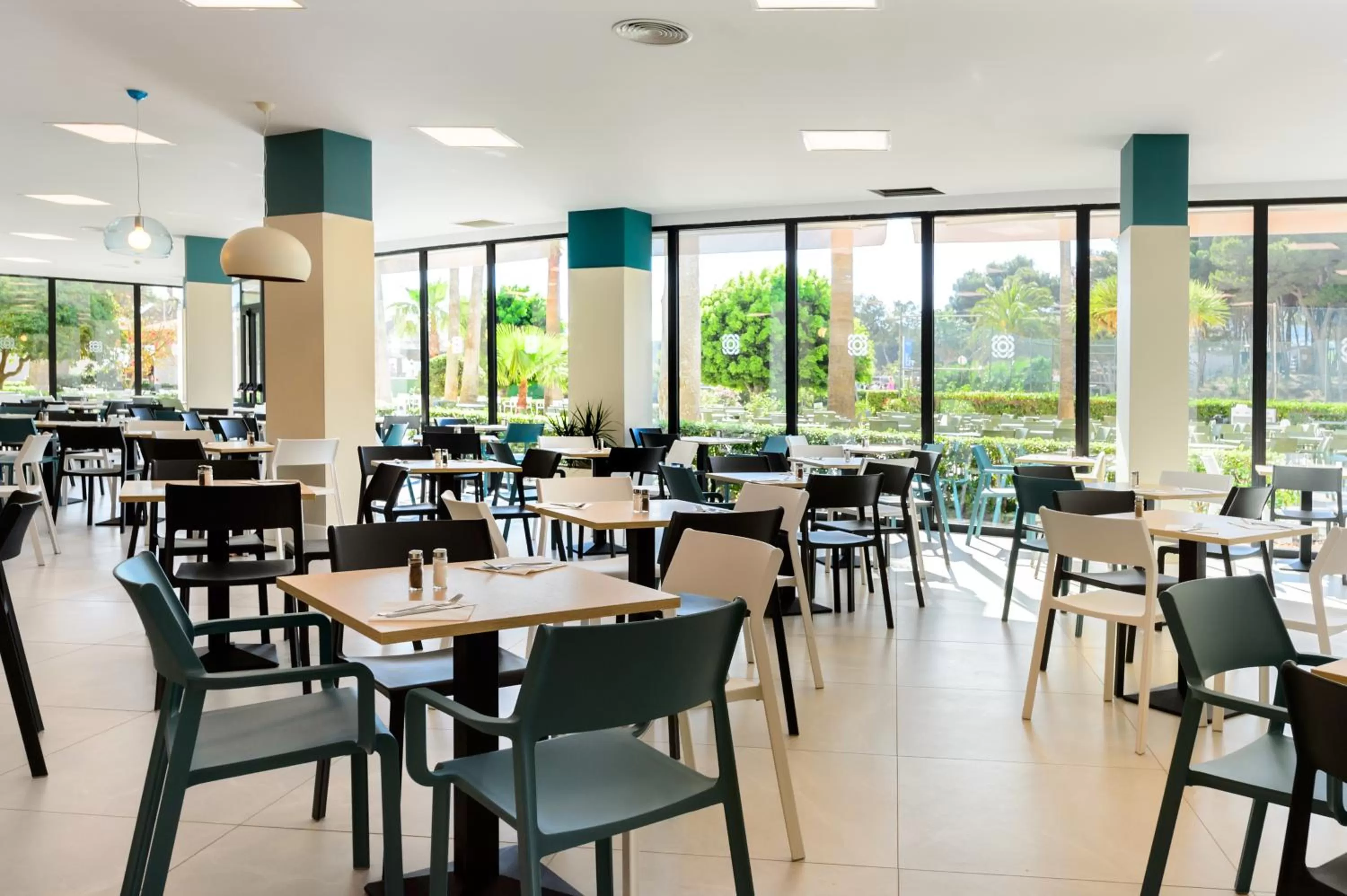 Restaurant/places to eat in Hotel Vibra Beverly Playa