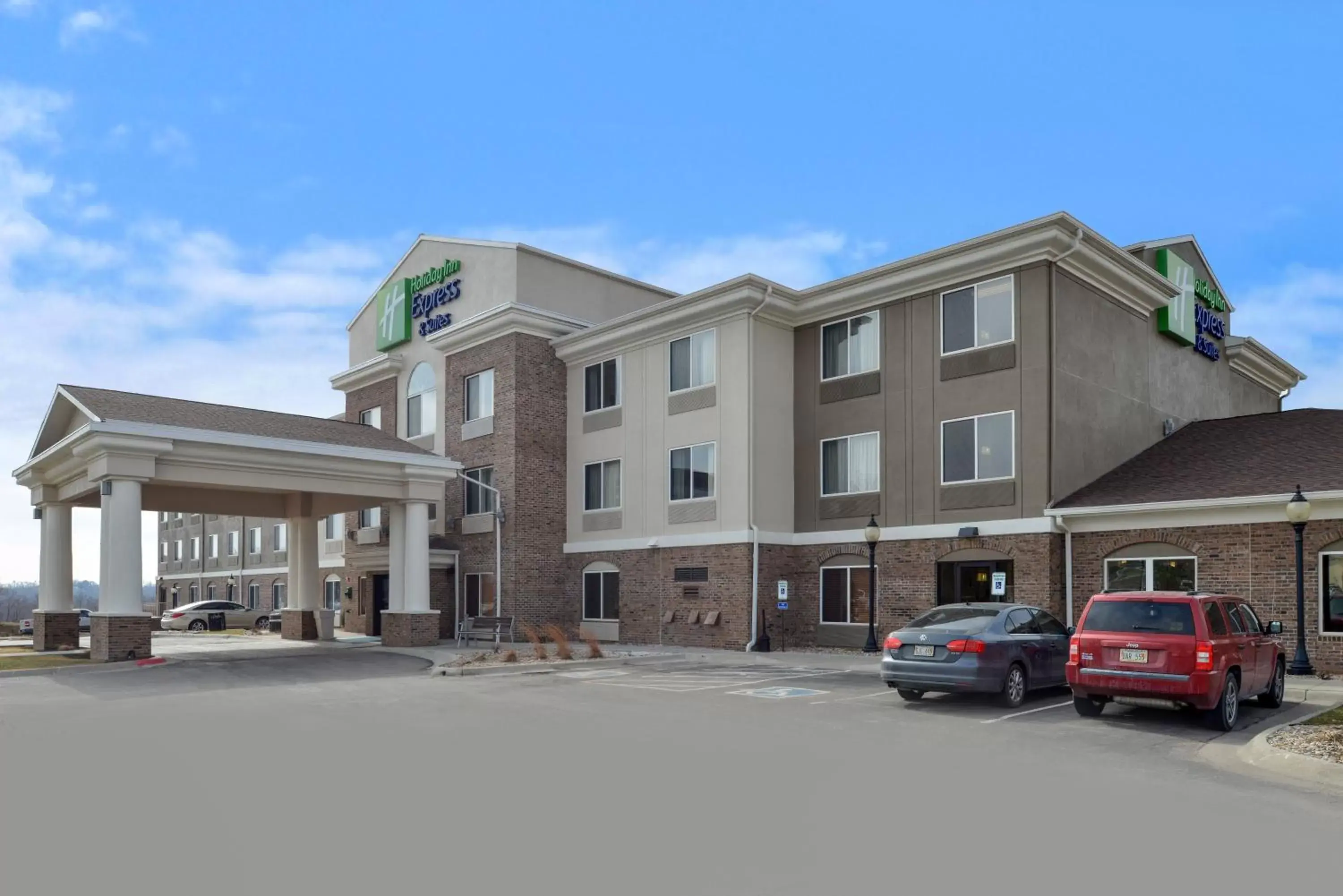 Property Building in Holiday Inn Express Hotel & Suites Omaha West, an IHG Hotel