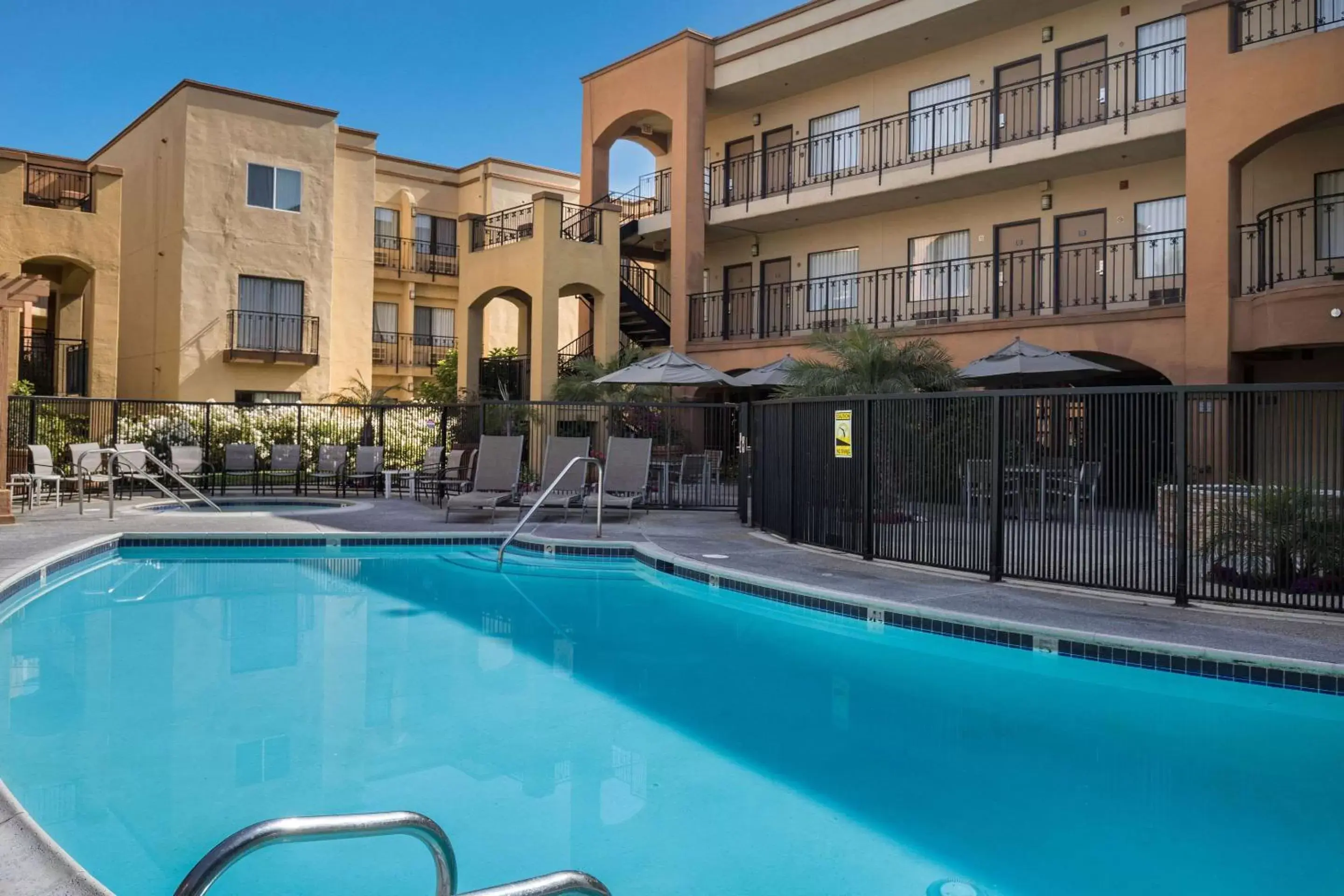 Swimming pool, Property Building in MainStay Suites John Wayne Airport, a Choice Hotel