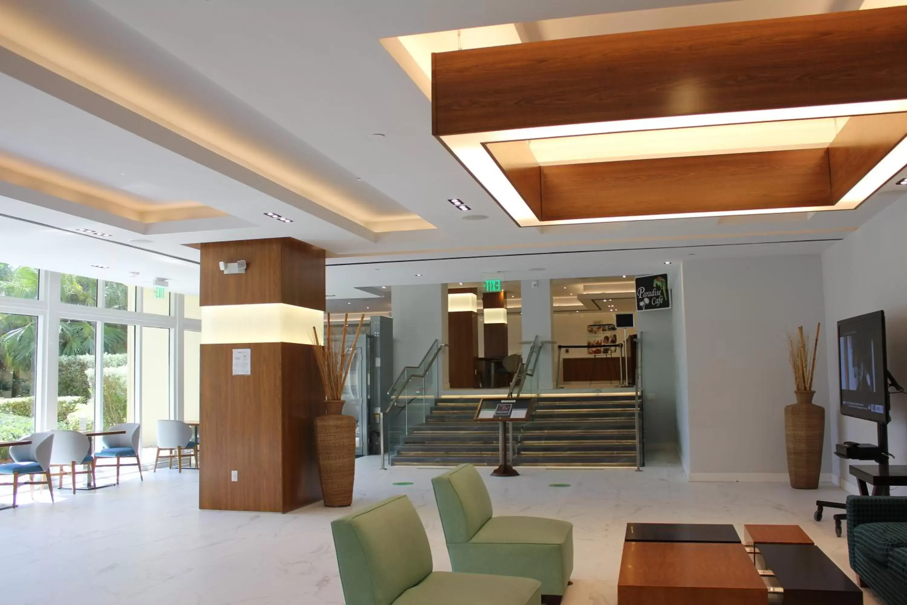 Restaurant/places to eat, Lobby/Reception in Holiday Inn Miami Beach-Oceanfront, an IHG Hotel
