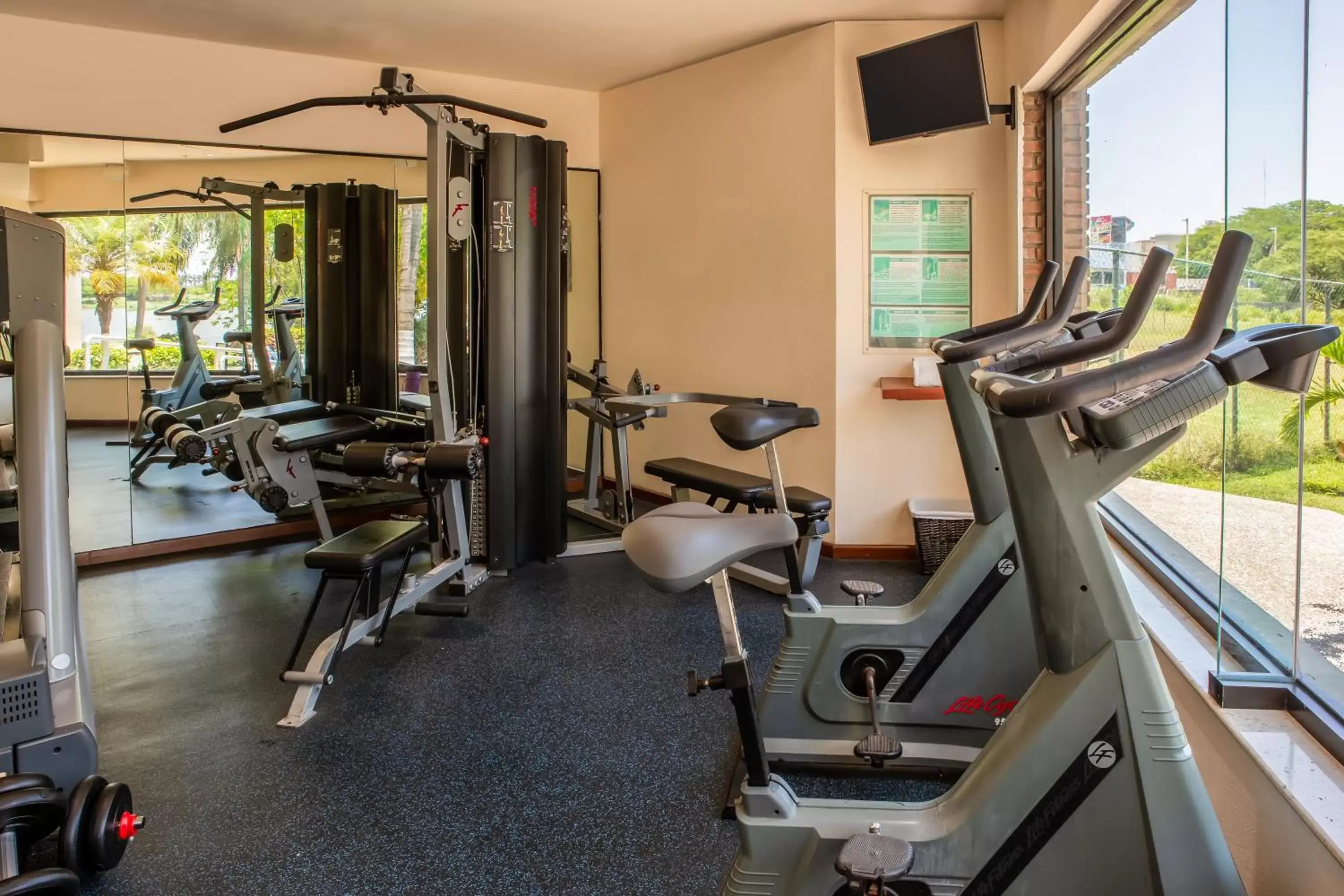 Fitness centre/facilities, Fitness Center/Facilities in Fiesta Inn Tampico