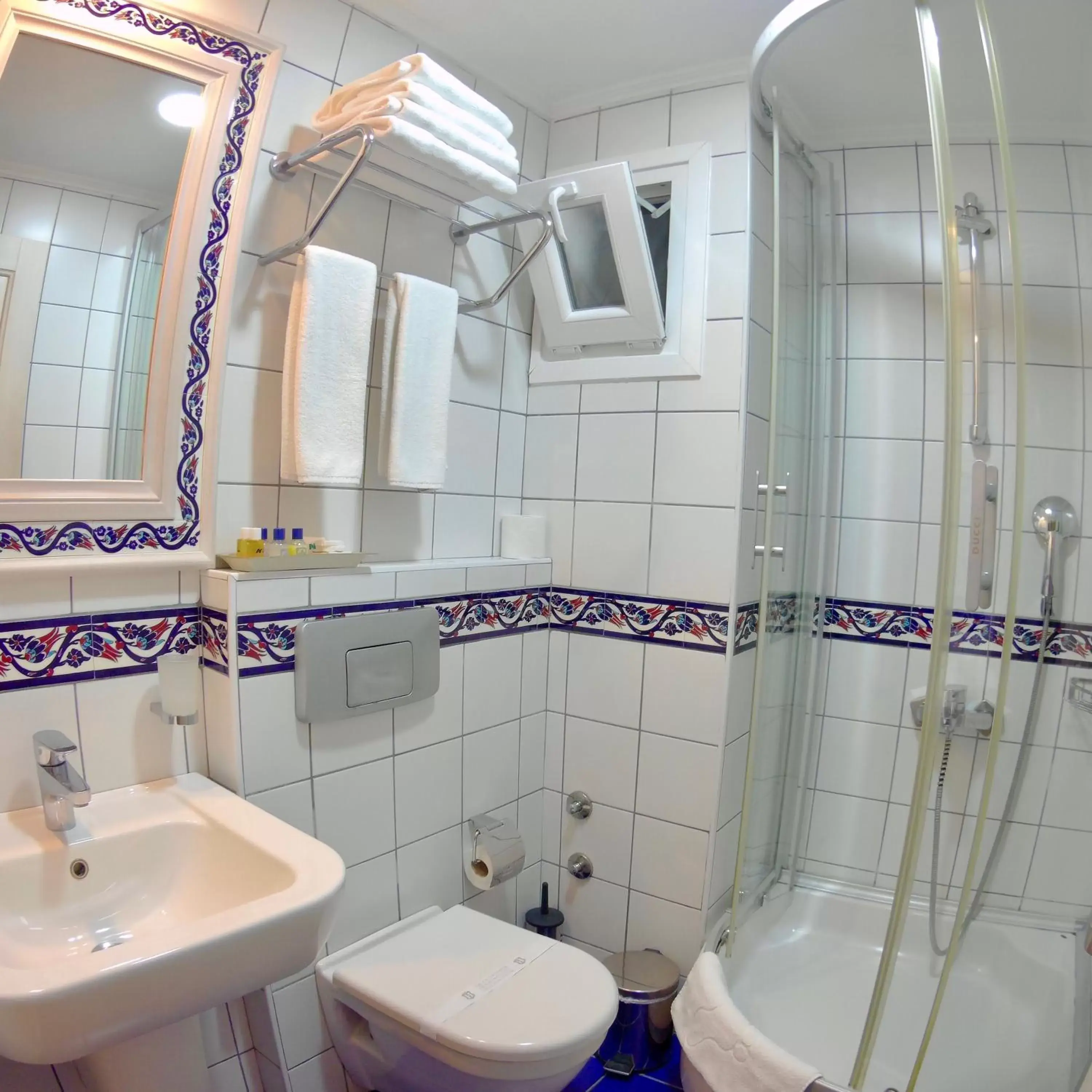 Bathroom in Hotel Novano