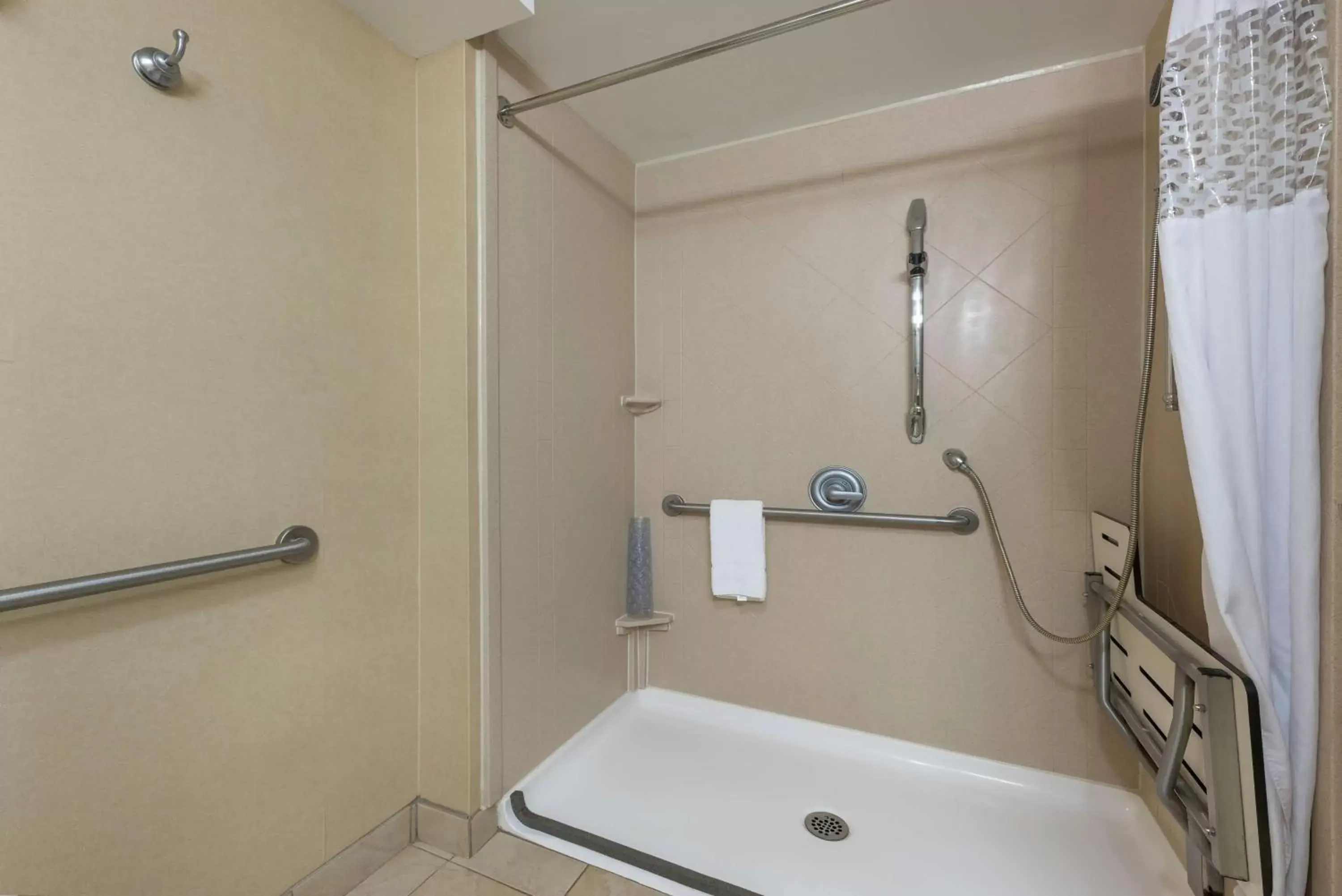 Bathroom in Hampton Inn & Suites by Hilton Moncton