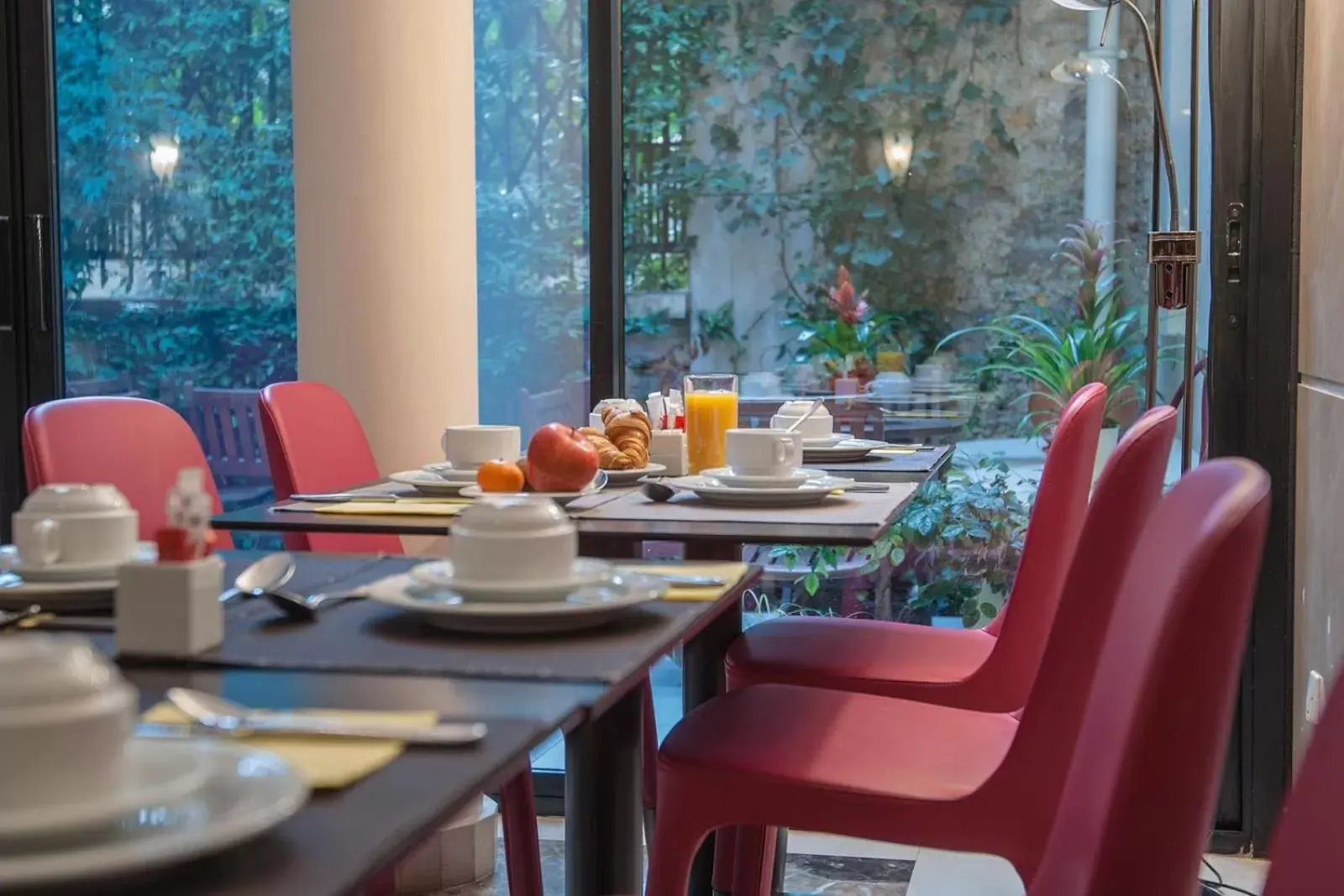 Restaurant/places to eat in Best Western Au Trocadéro Restaurant/places to eat in Best Western Au Trocadéro