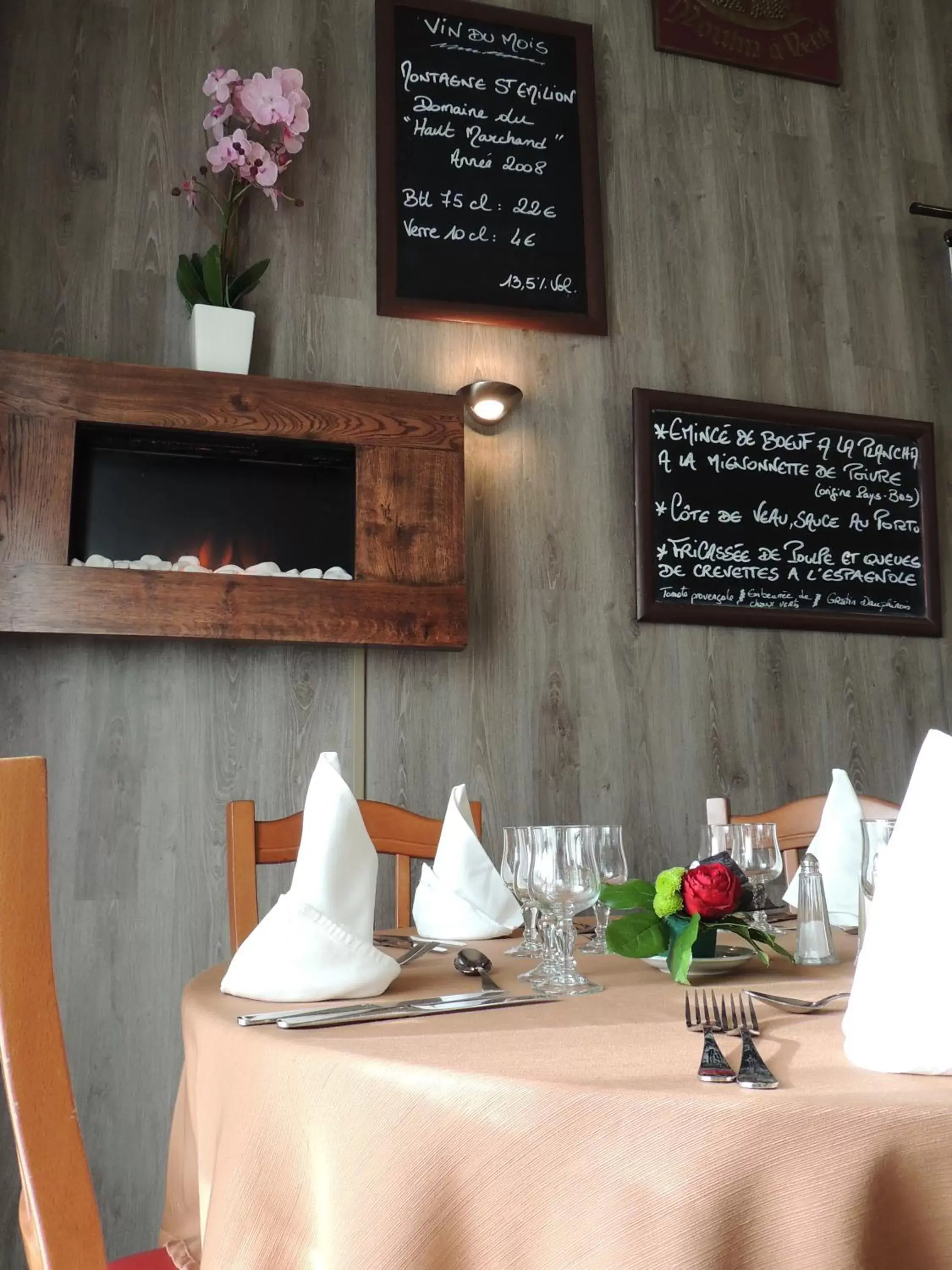 Restaurant/Places to Eat in Logis Hôtel - Le Relais du Parisis