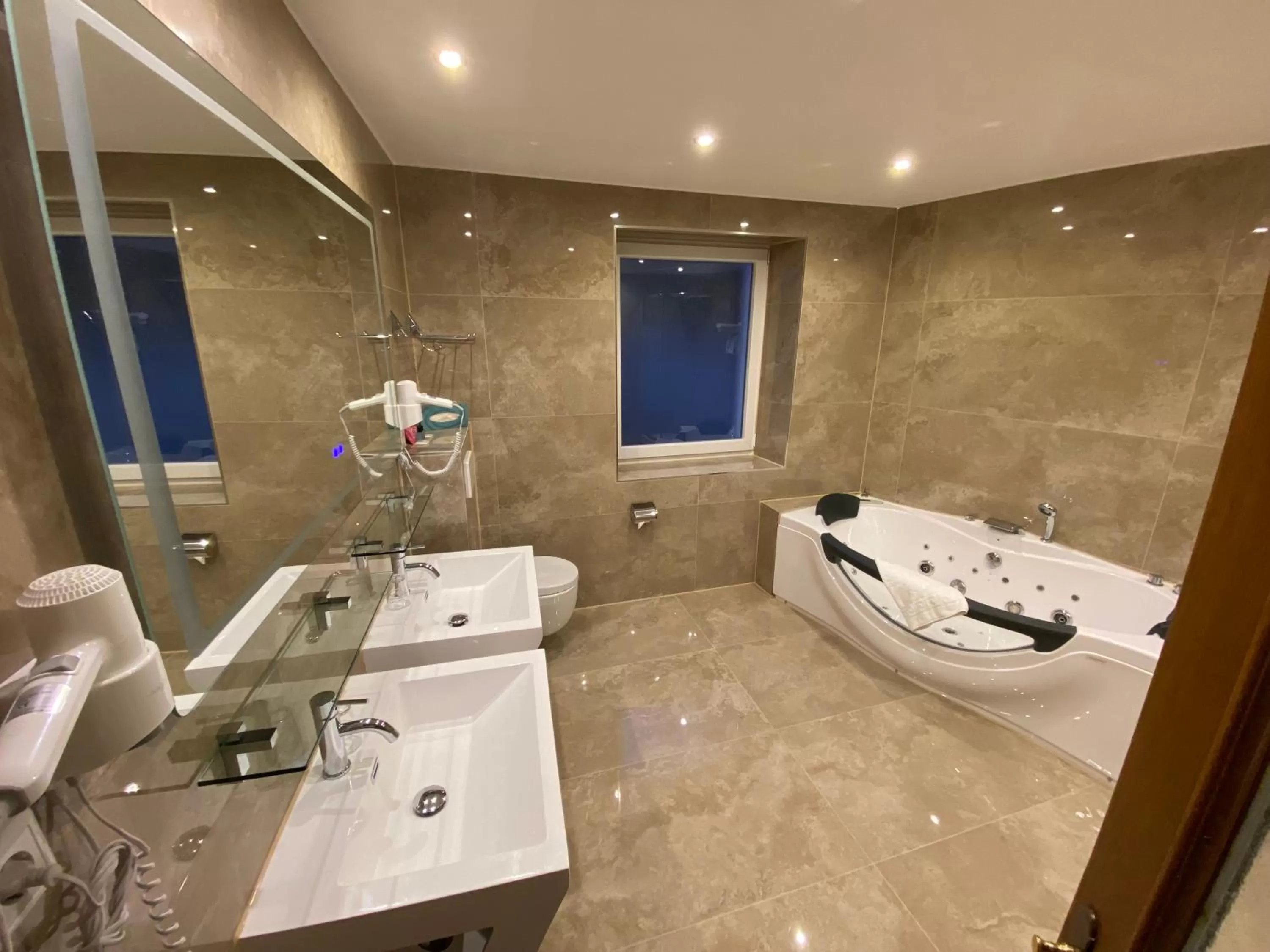 Bathroom in Atlas Posthotel