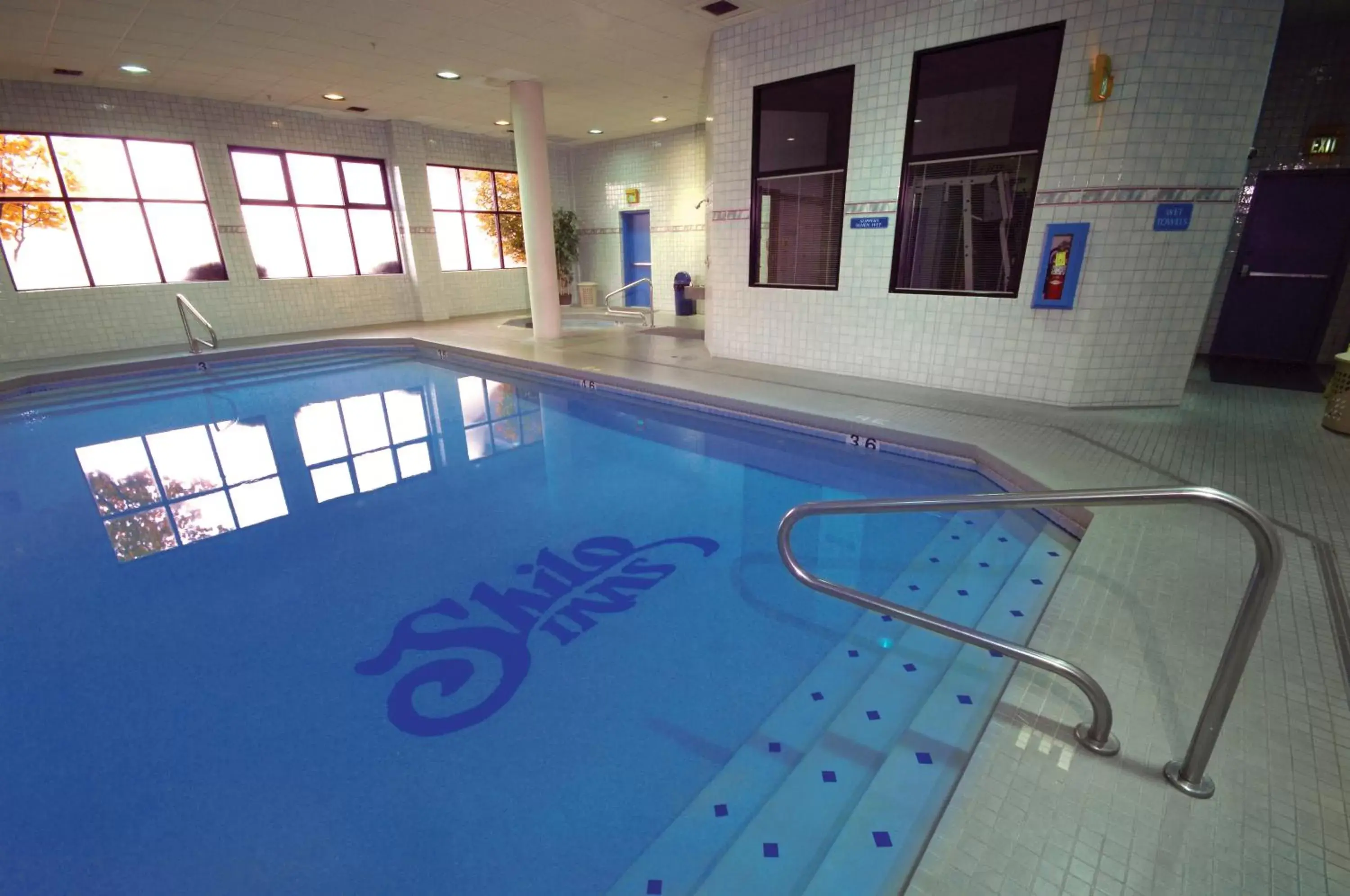 Swimming Pool in Shilo Inn Suites Salem