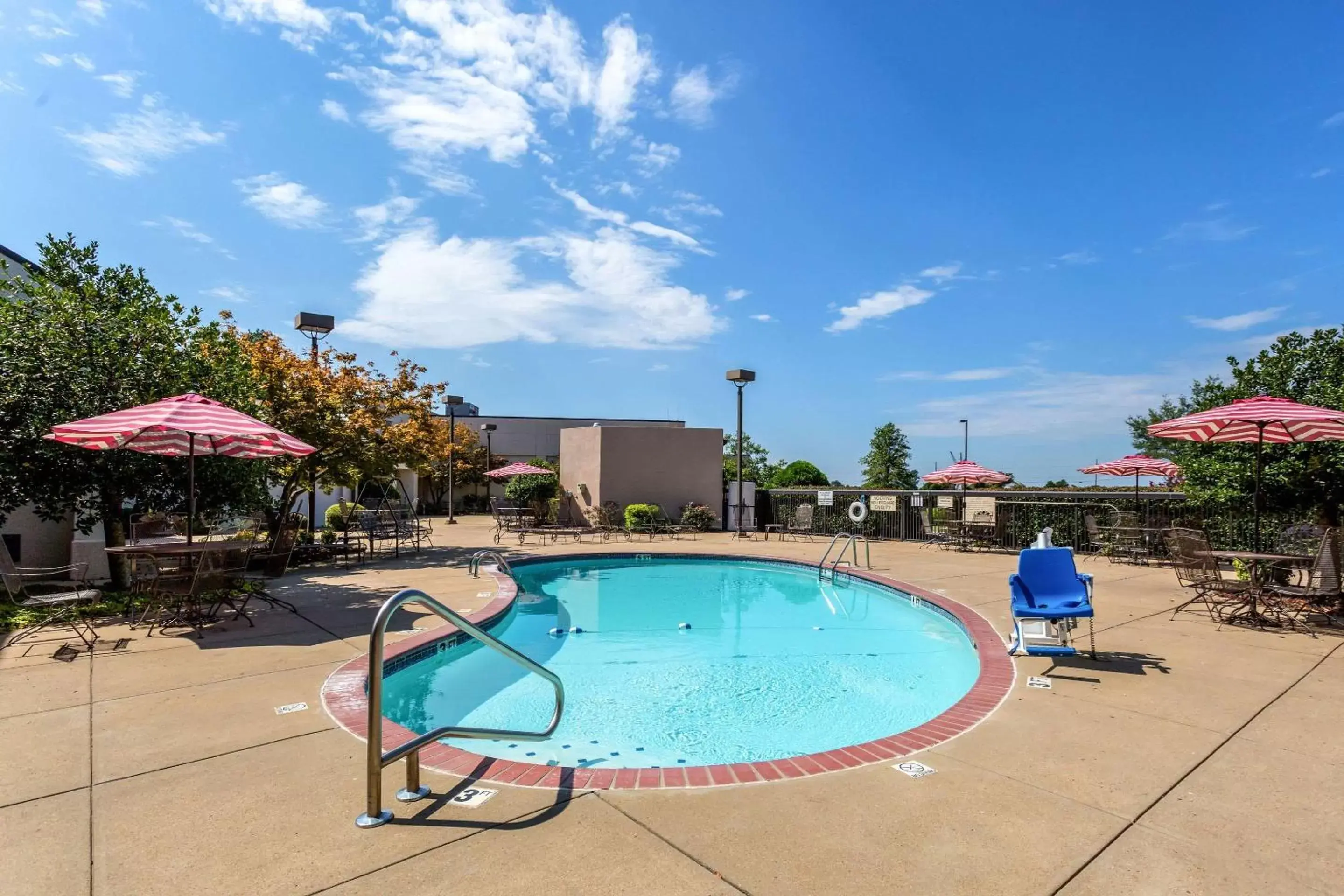 On site, Swimming Pool in Quality Inn Union City US 51