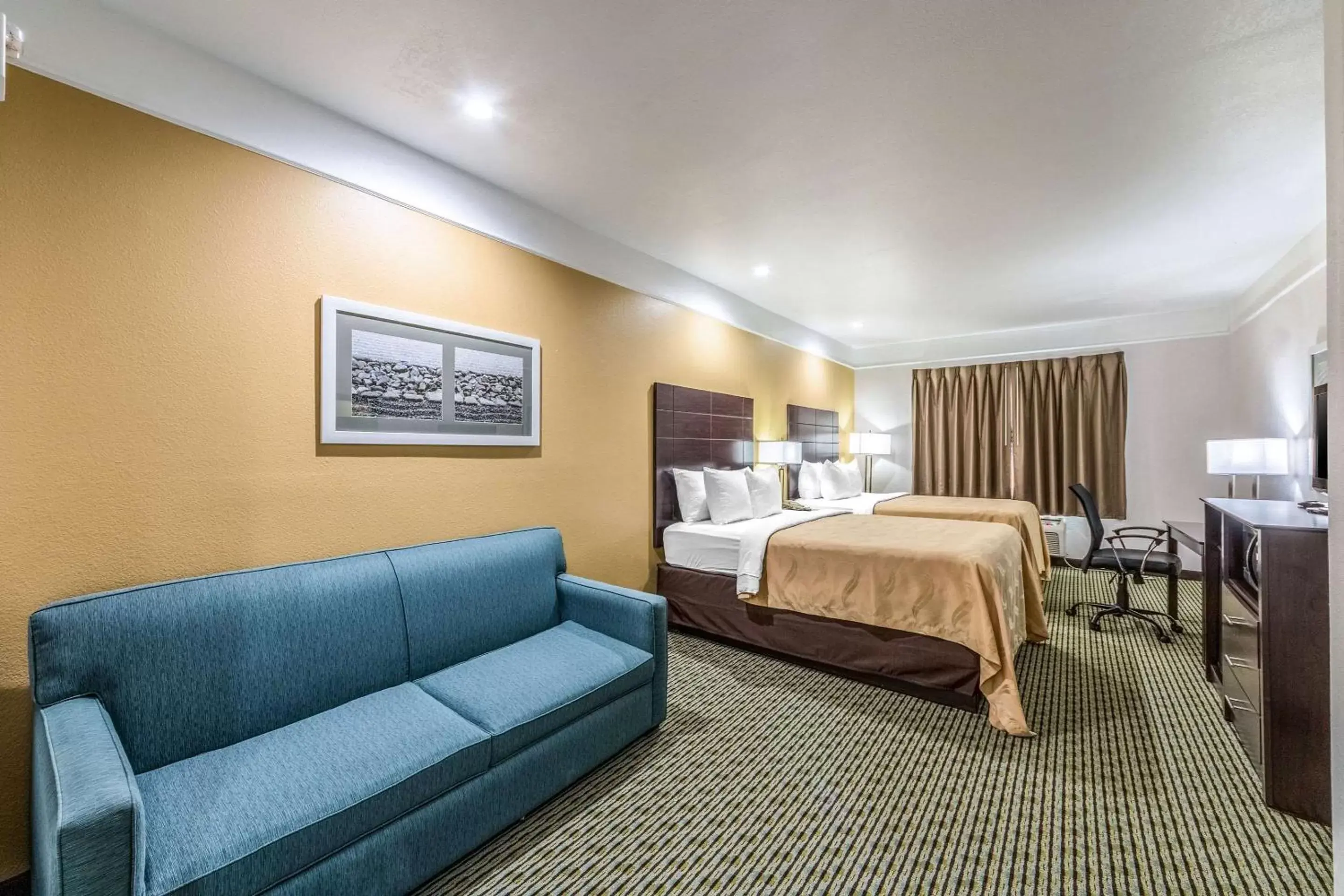 Photo of the whole room in Quality Inn & Suites SeaWorld North