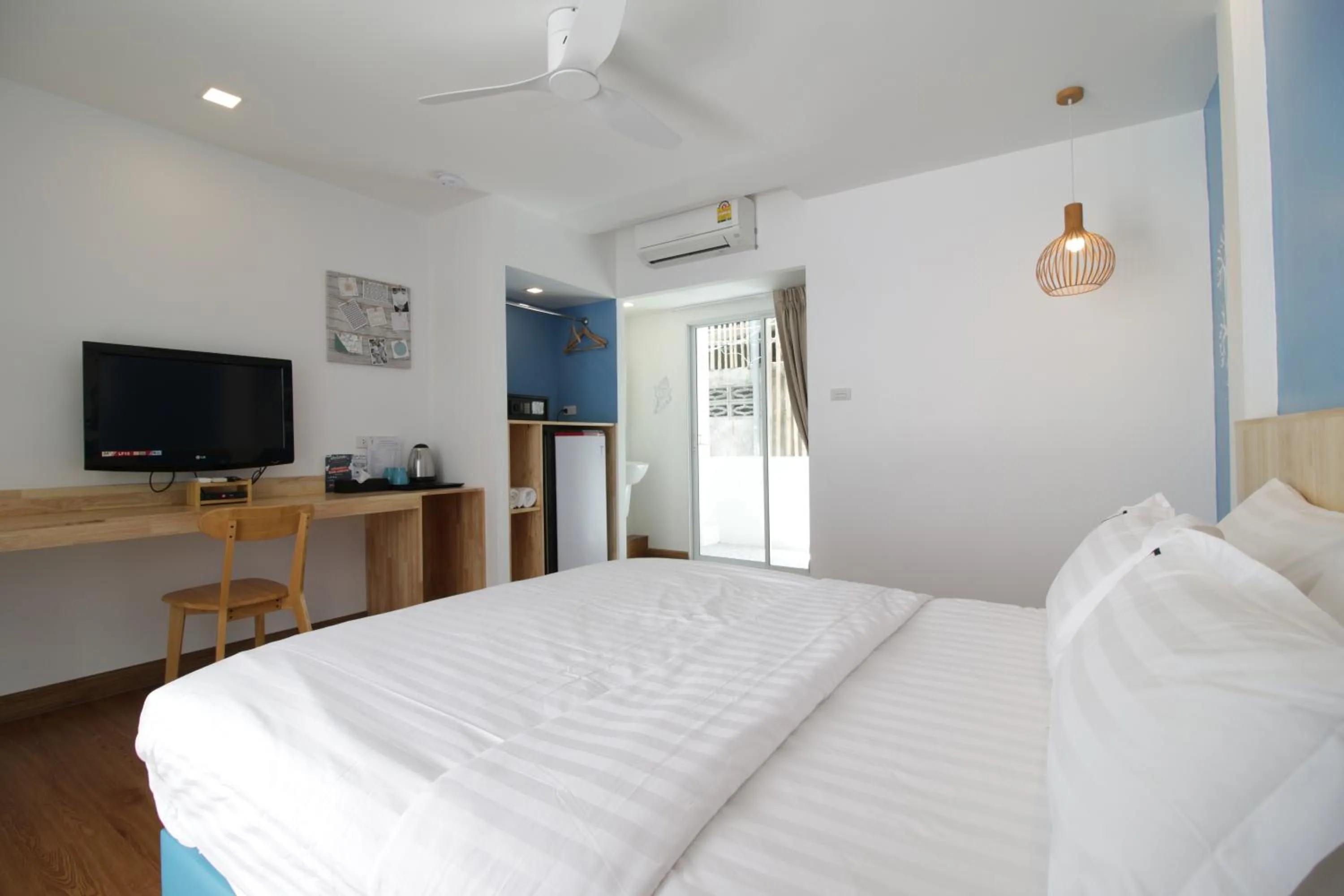 Bed in Tawaen Beach Resort