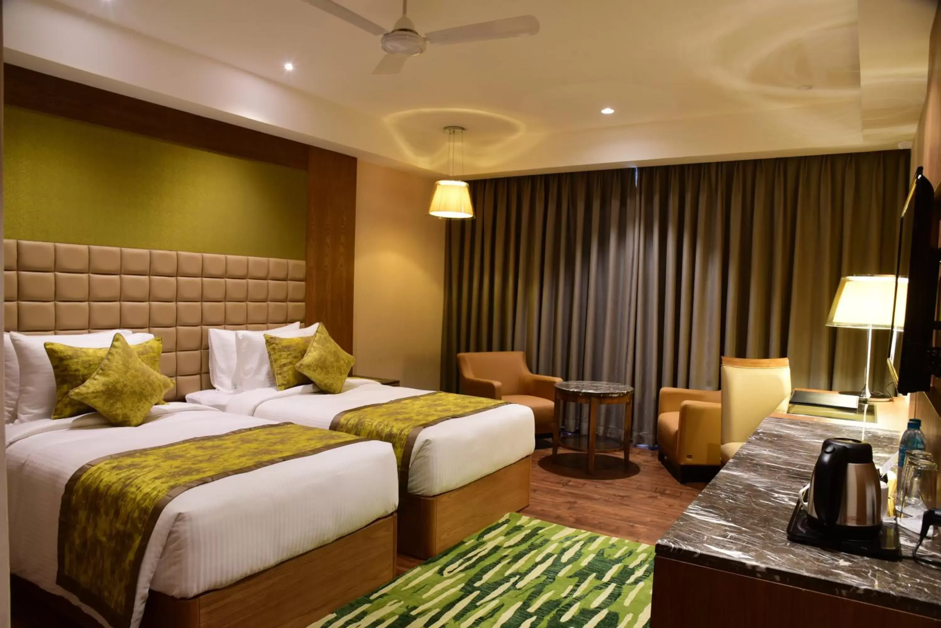 Bedroom, Bed in Lemon Tree Hotel Siliguri