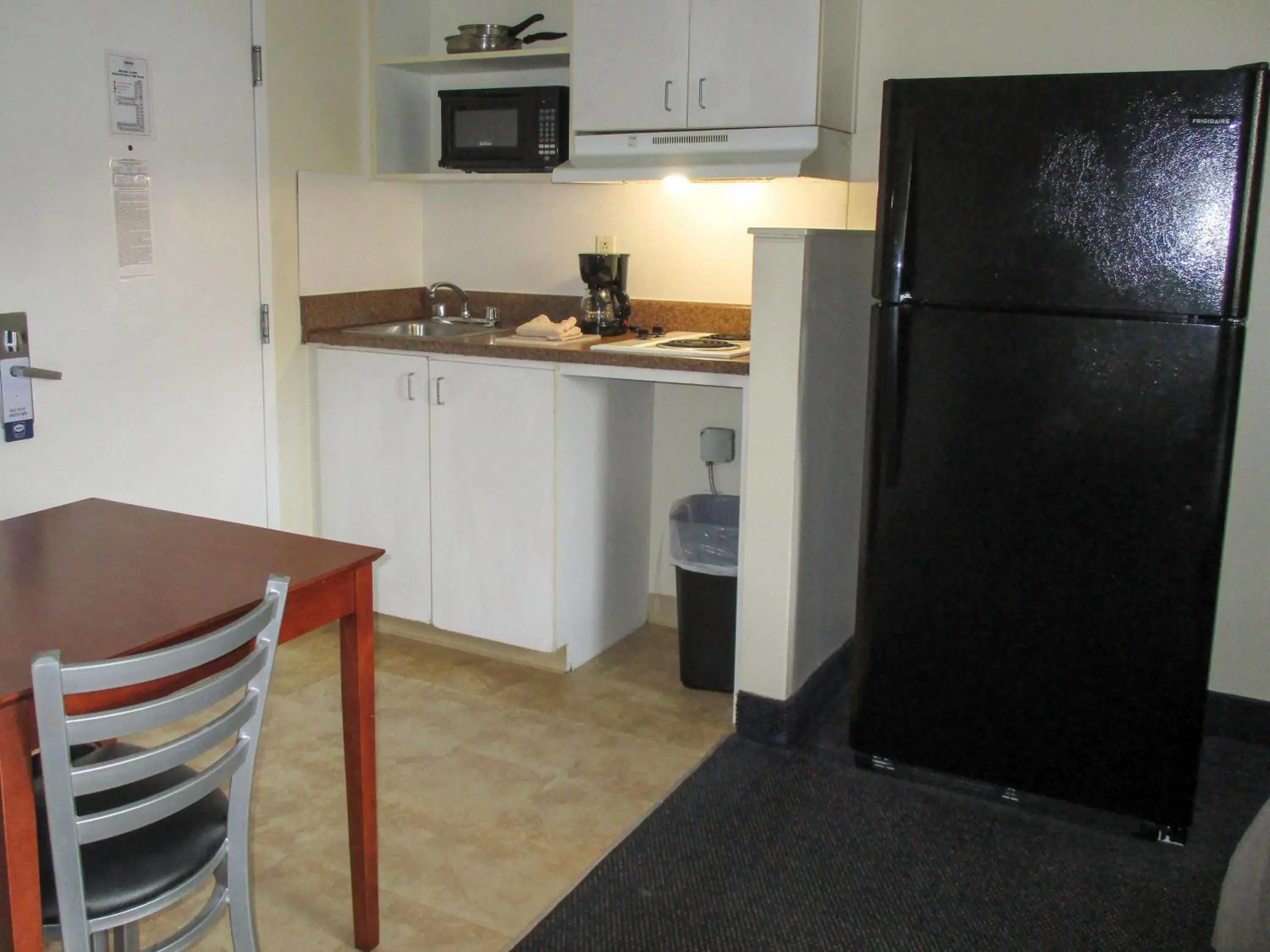 Bathroom, Kitchen/Kitchenette in Studio 6-Richmond, VA - I-64 West