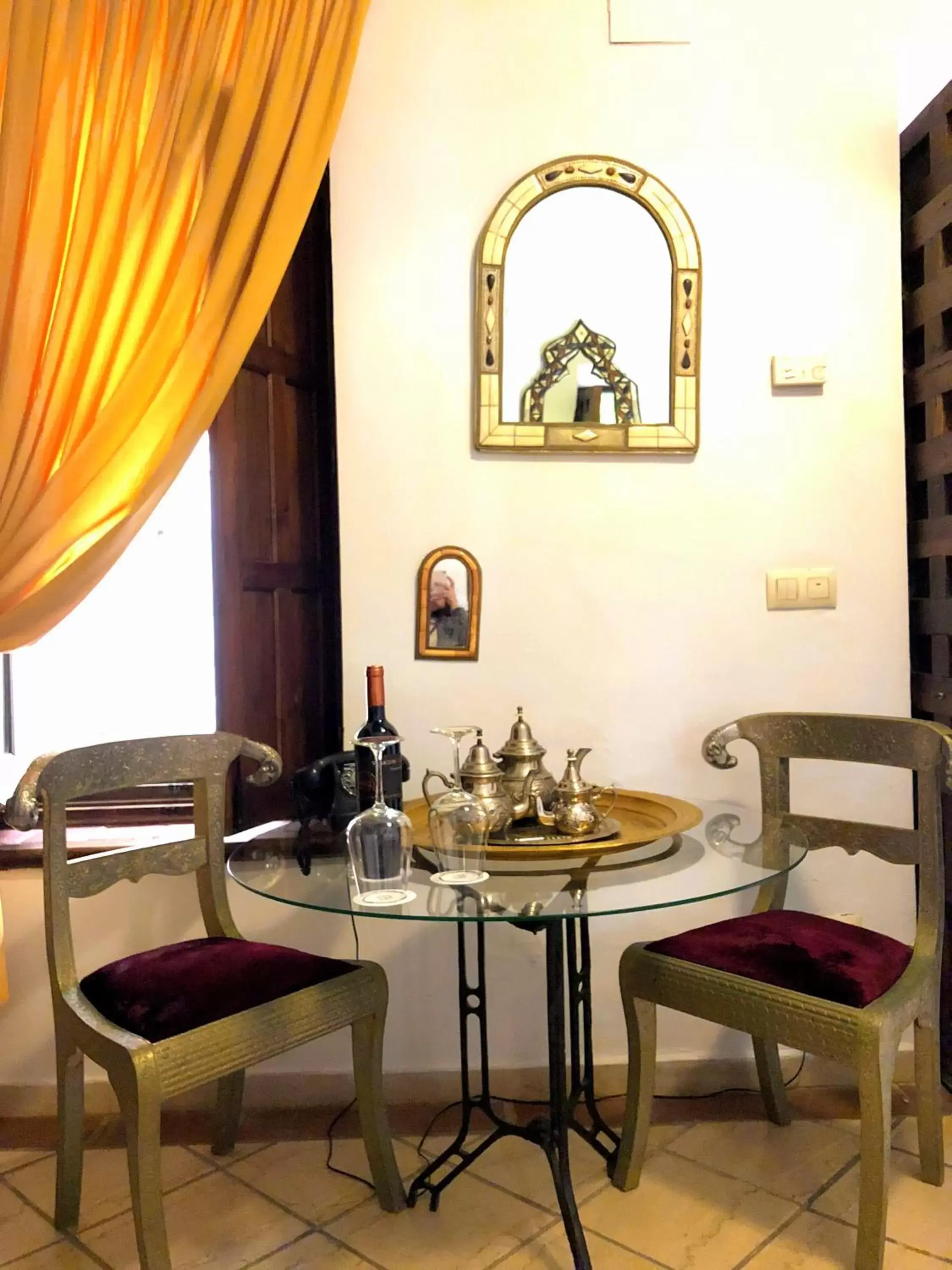 Coffee/tea facilities, Dining Area in Hotel Casa Imperial