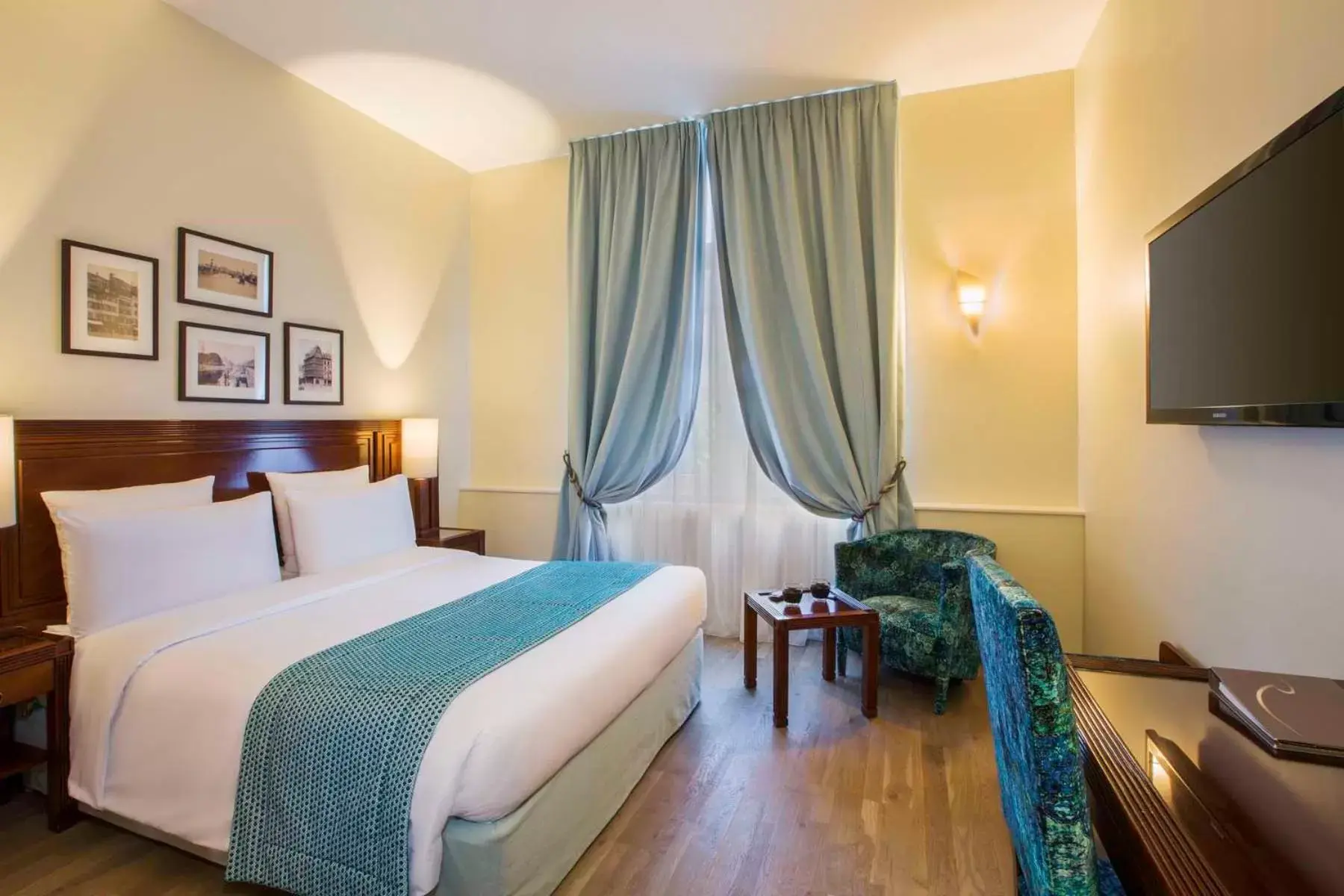 Bedroom, Bed in Hôtel Régent Contades Bedroom, Bed in Hôtel Régent Contades