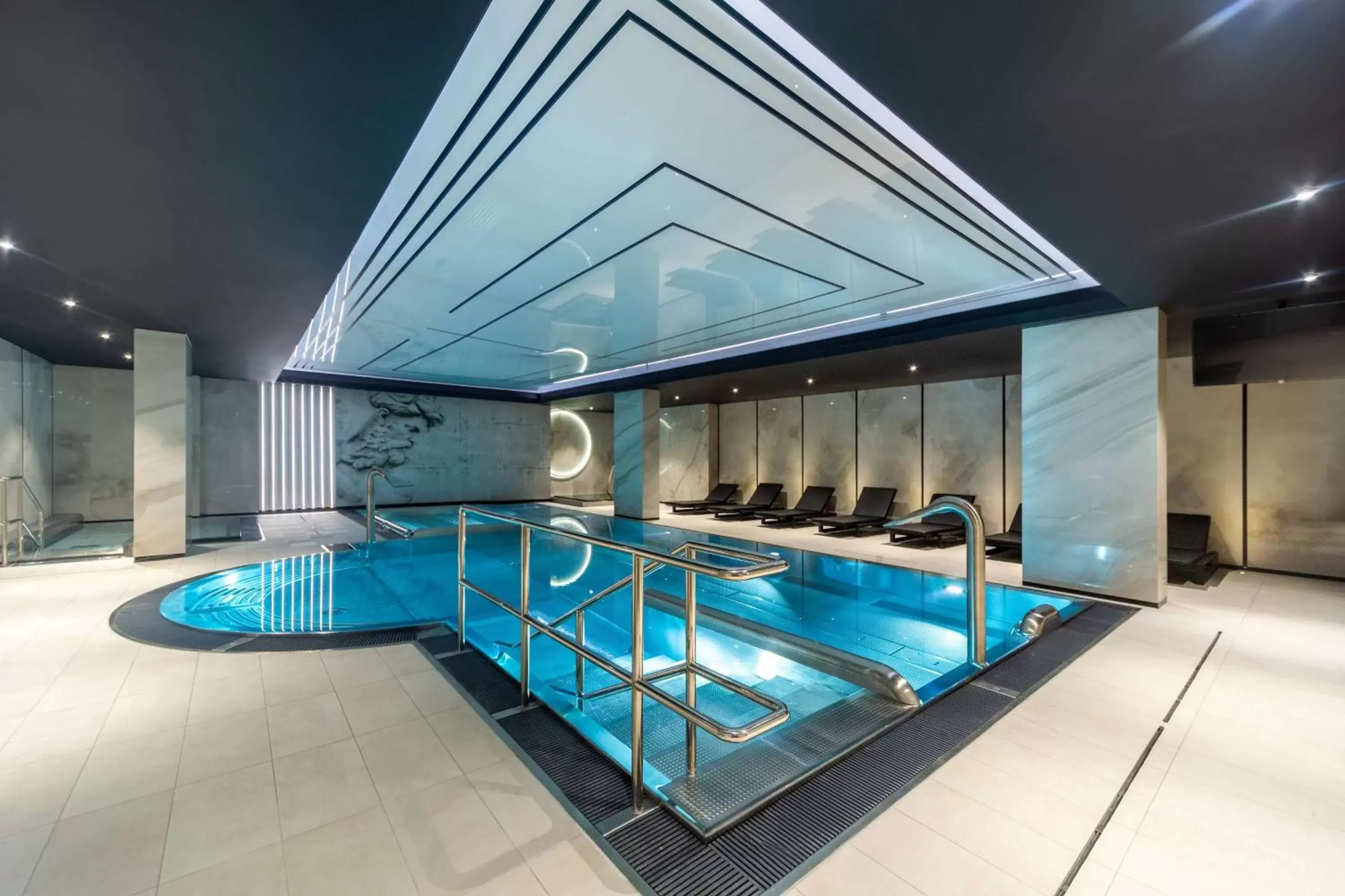 Spa and wellness centre/facilities, Swimming Pool in Radisson Hotel & Suites, Gdansk