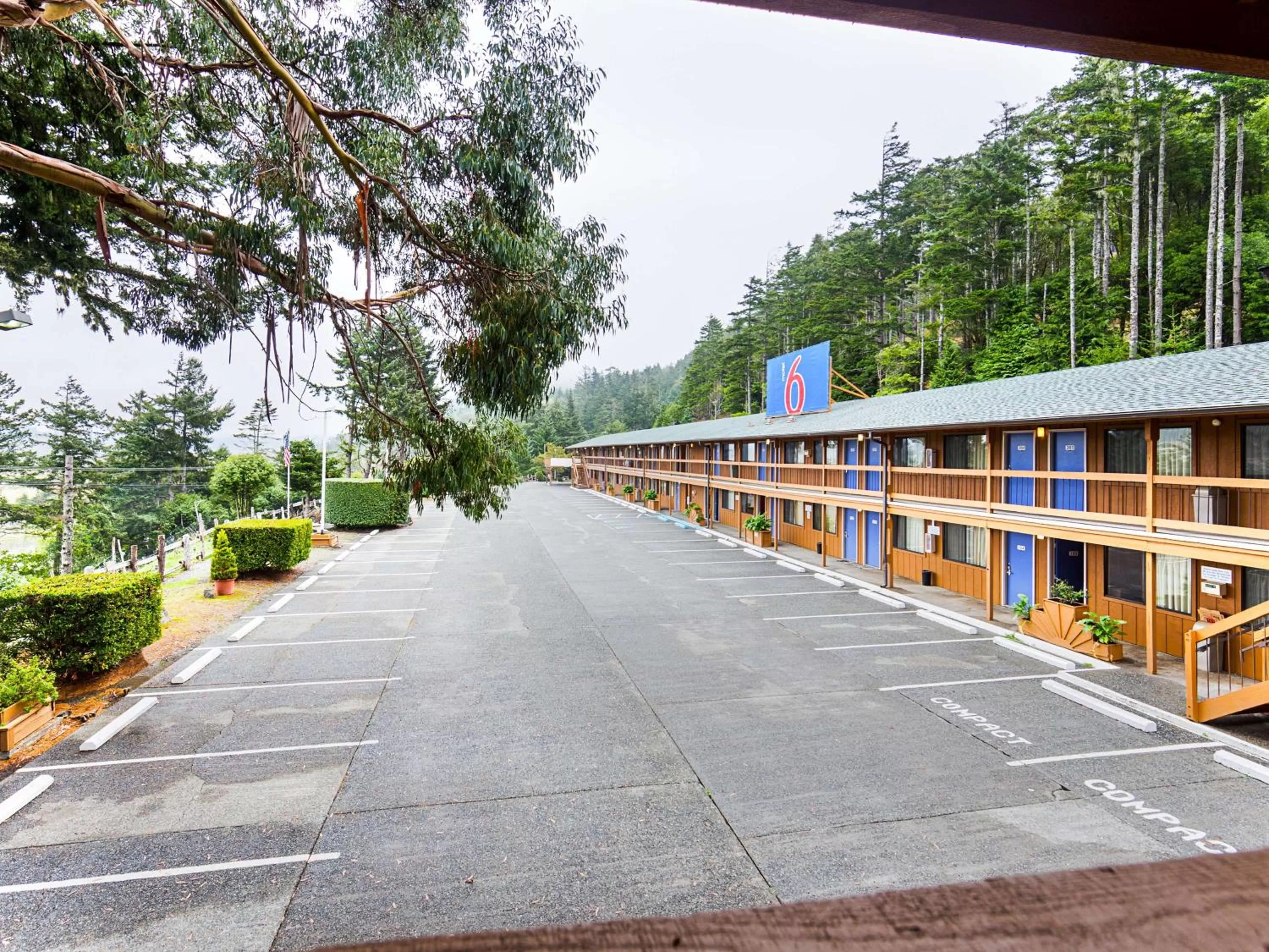 Property building in Motel 6 Gold Beach