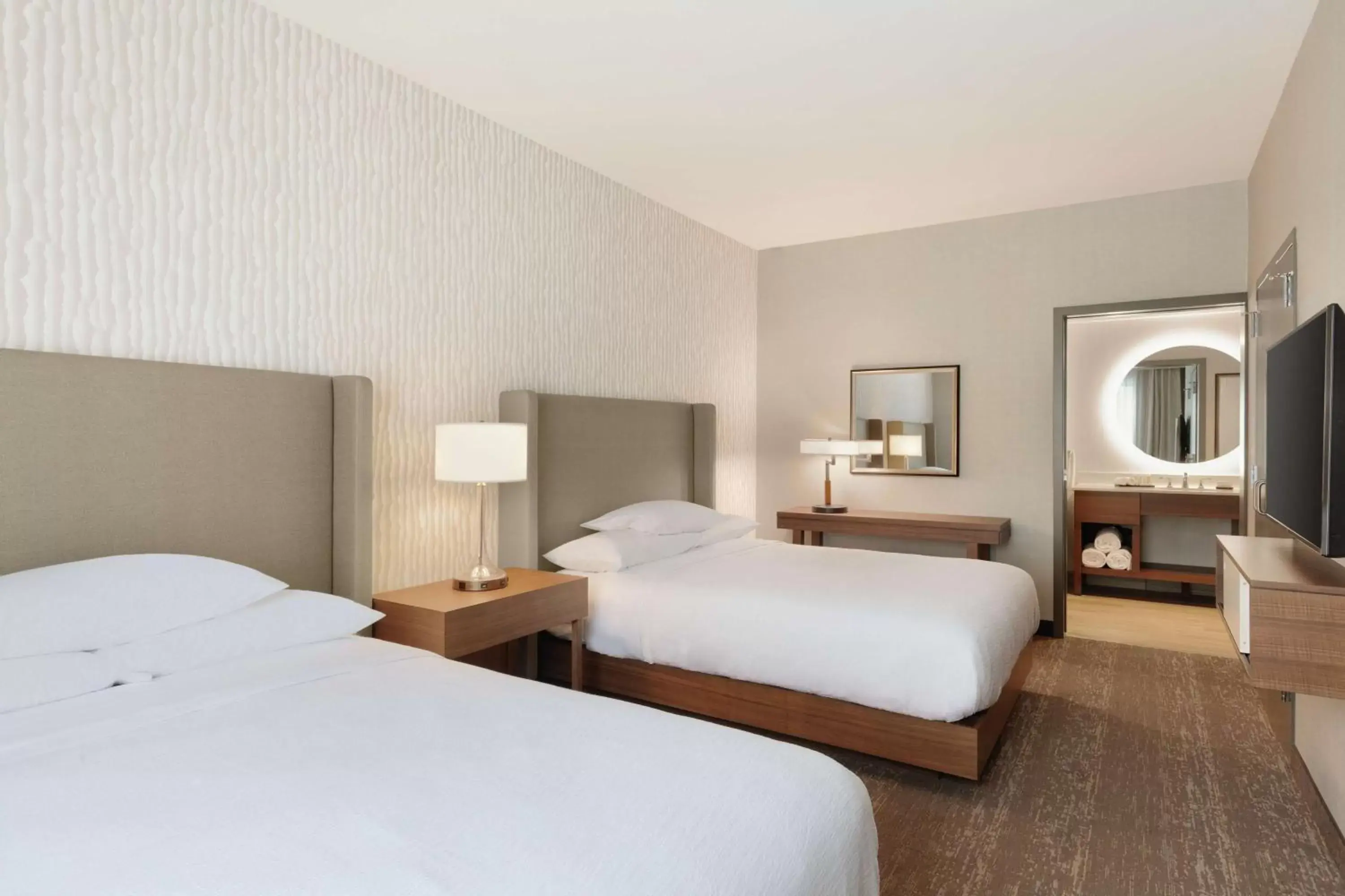 Bed in Embassy Suites By Hilton South Jordan Salt Lake City