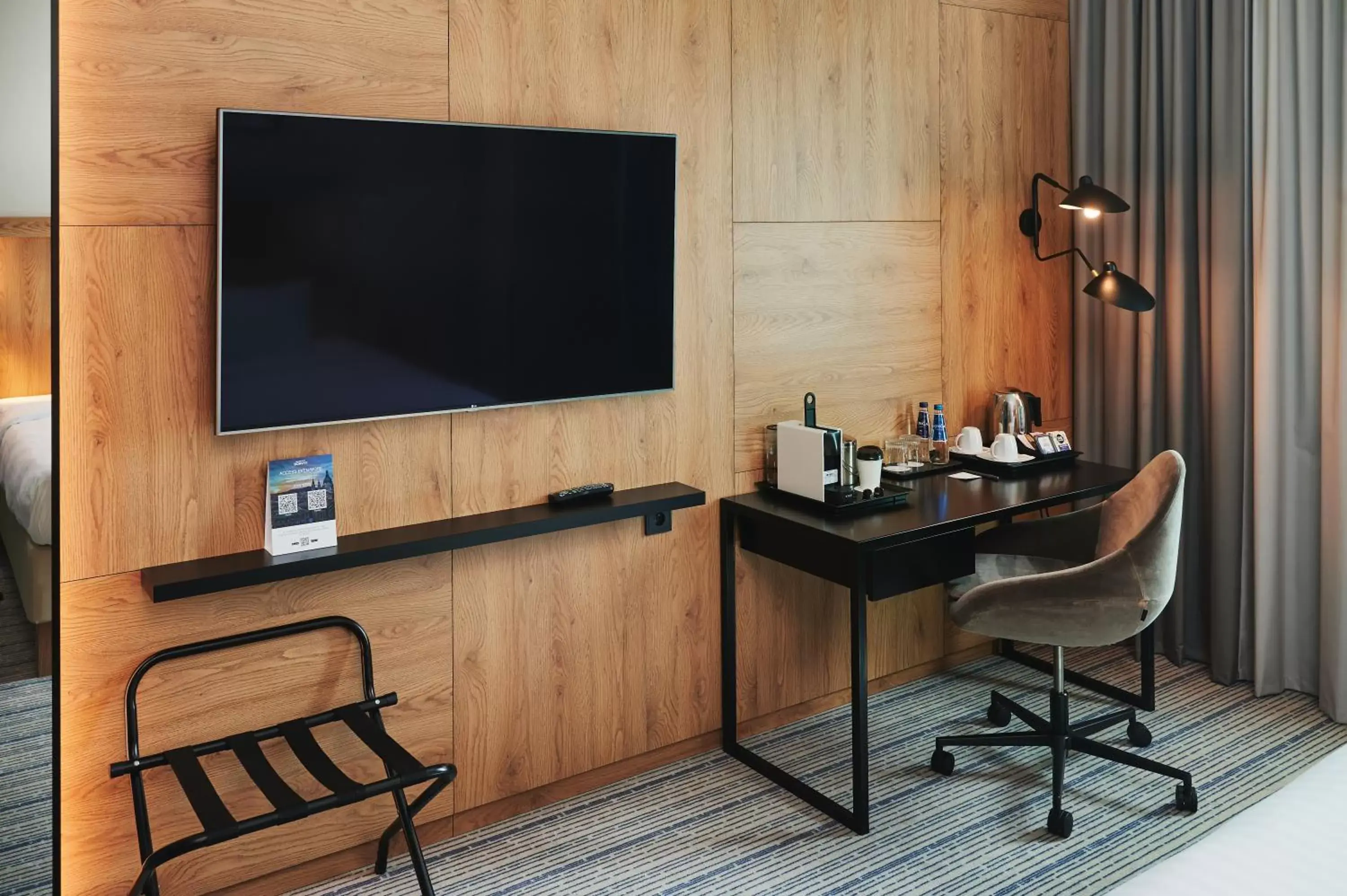 TV and multimedia, TV/Entertainment Center in Courtyard by Marriott Warsaw Airport