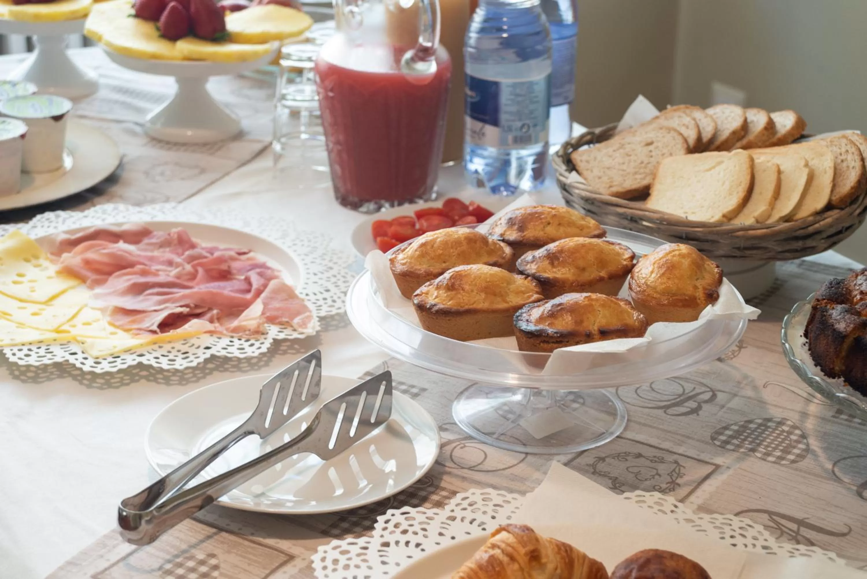 Buffet breakfast in Villa Domus Salento Suites & Rooms con parcheggio privato in loco