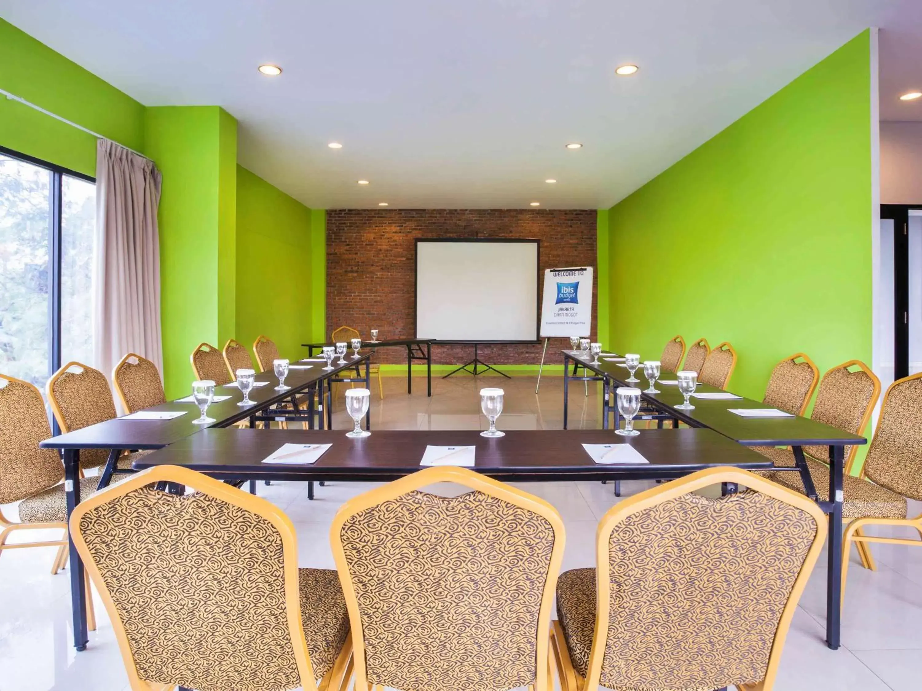 Meeting/conference room in Ibis Budget Jakarta Daan Mogot