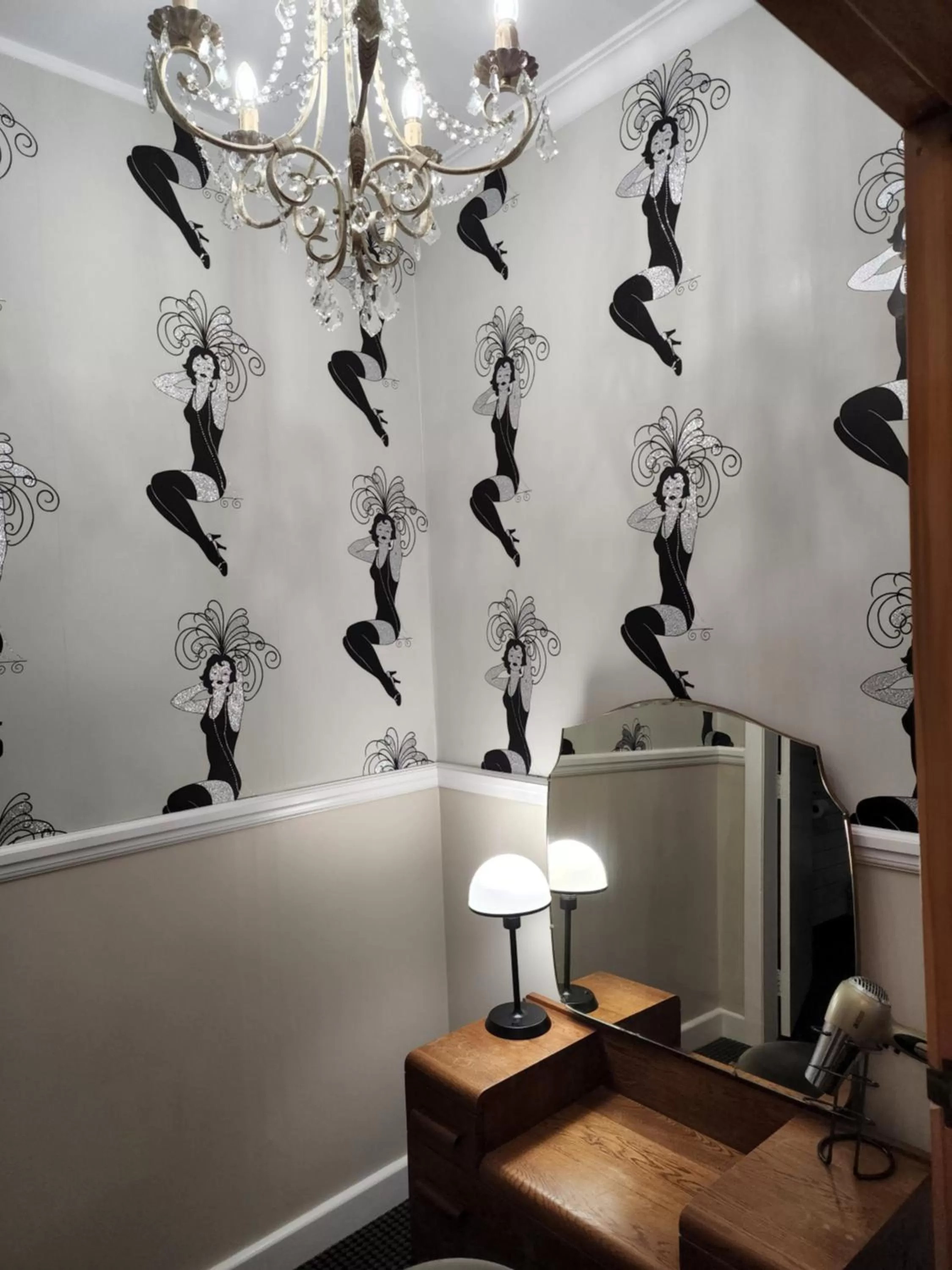 Decorative detail in Gardner Court Motel