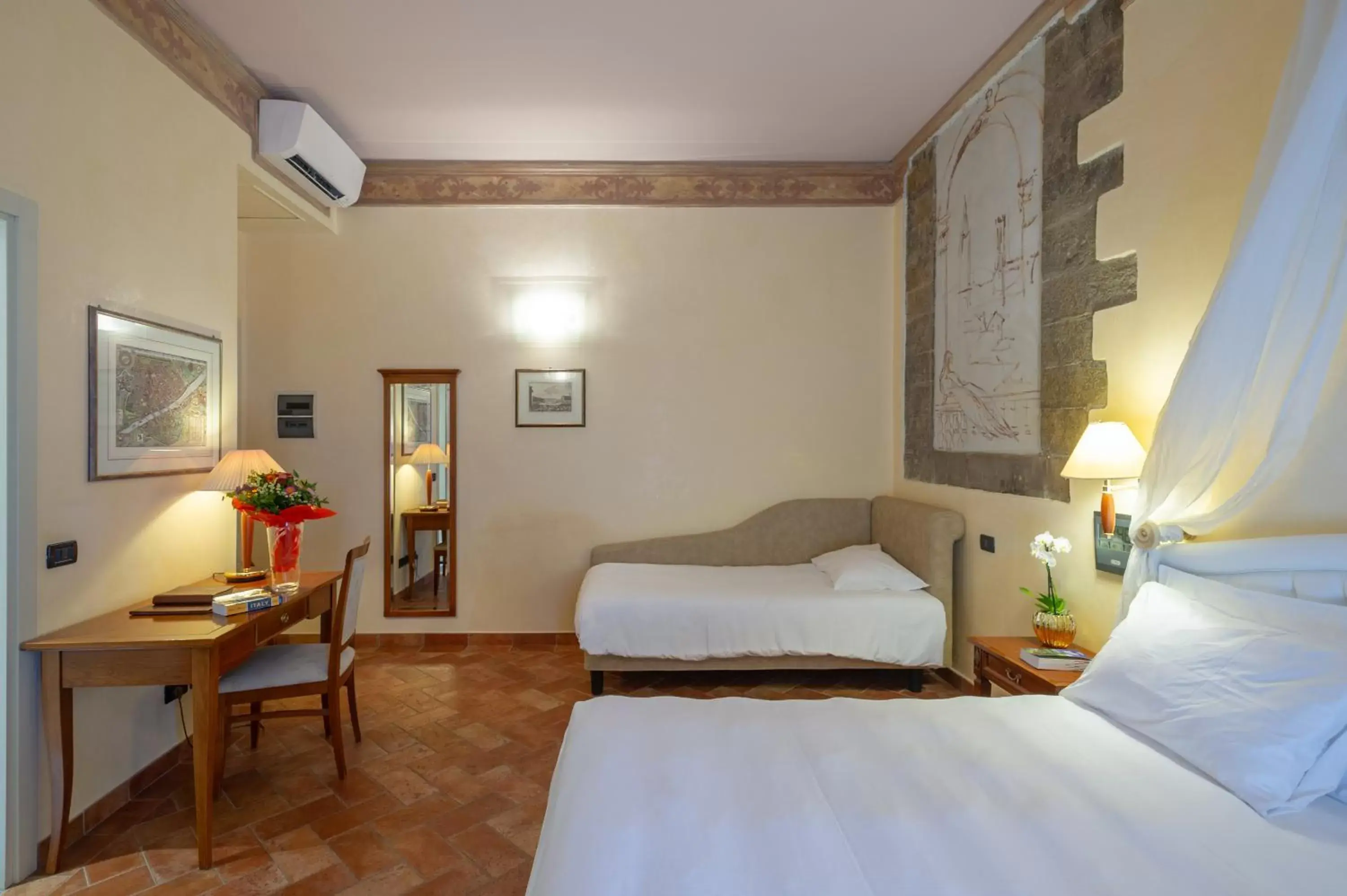 Bed in Hotel Davanzati