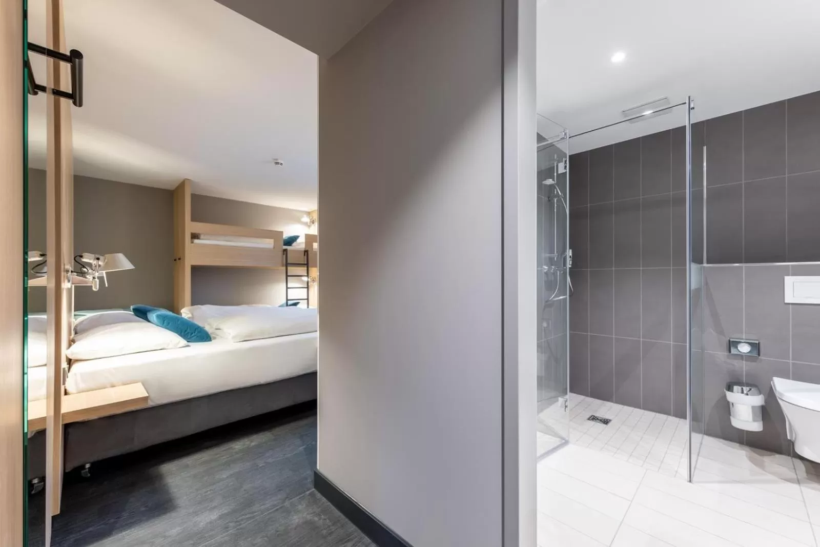 Photo of the whole room, Bed in Serways Hotel Hösel