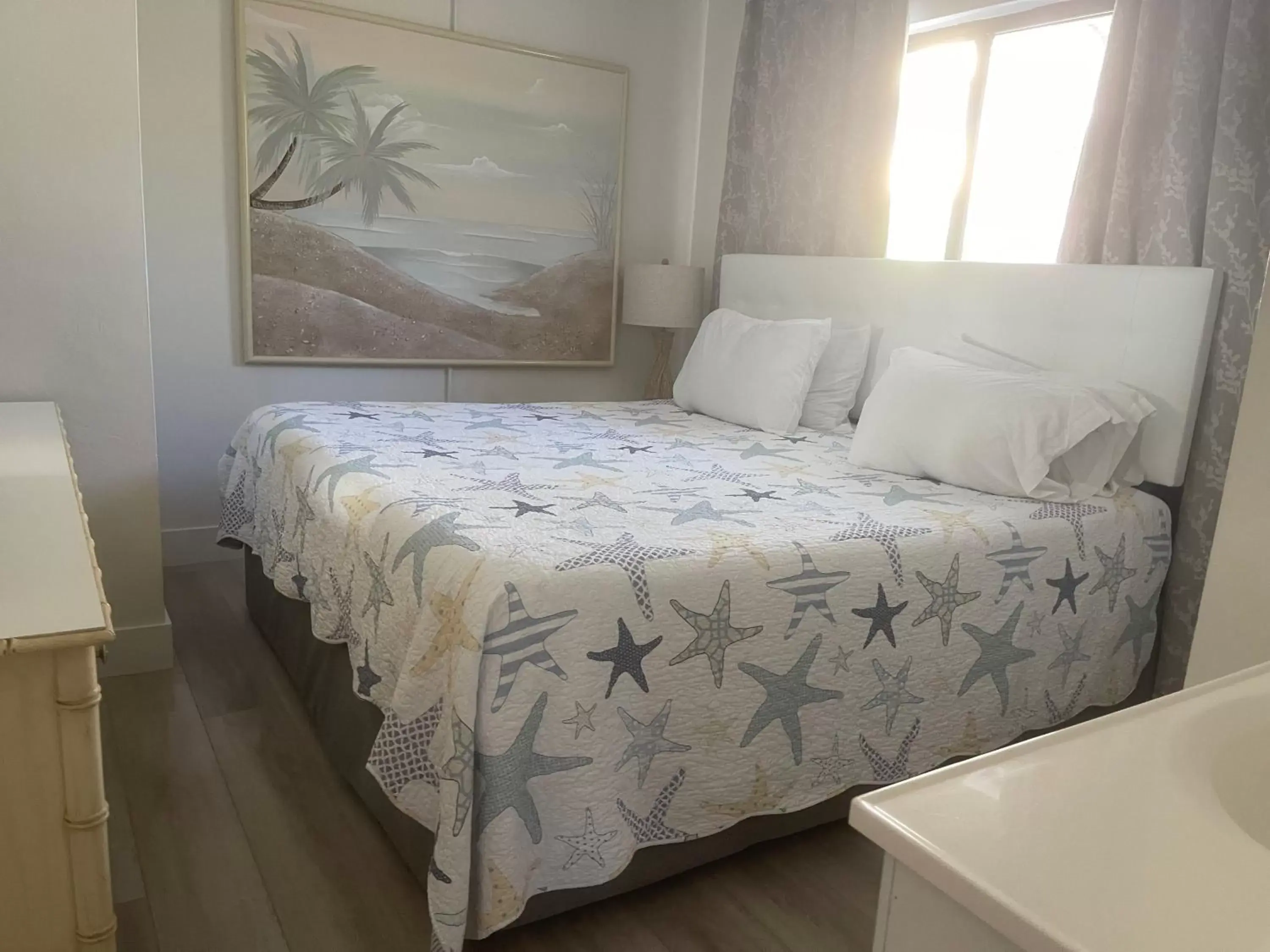 Bed in Tropic Isle Beach Resort