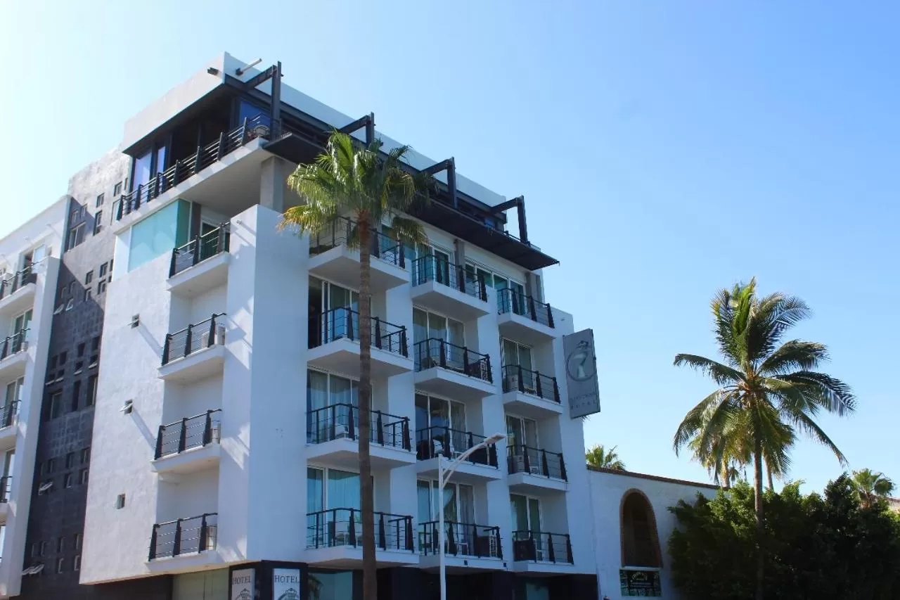Property building in Seven Crown La Paz Malecon
