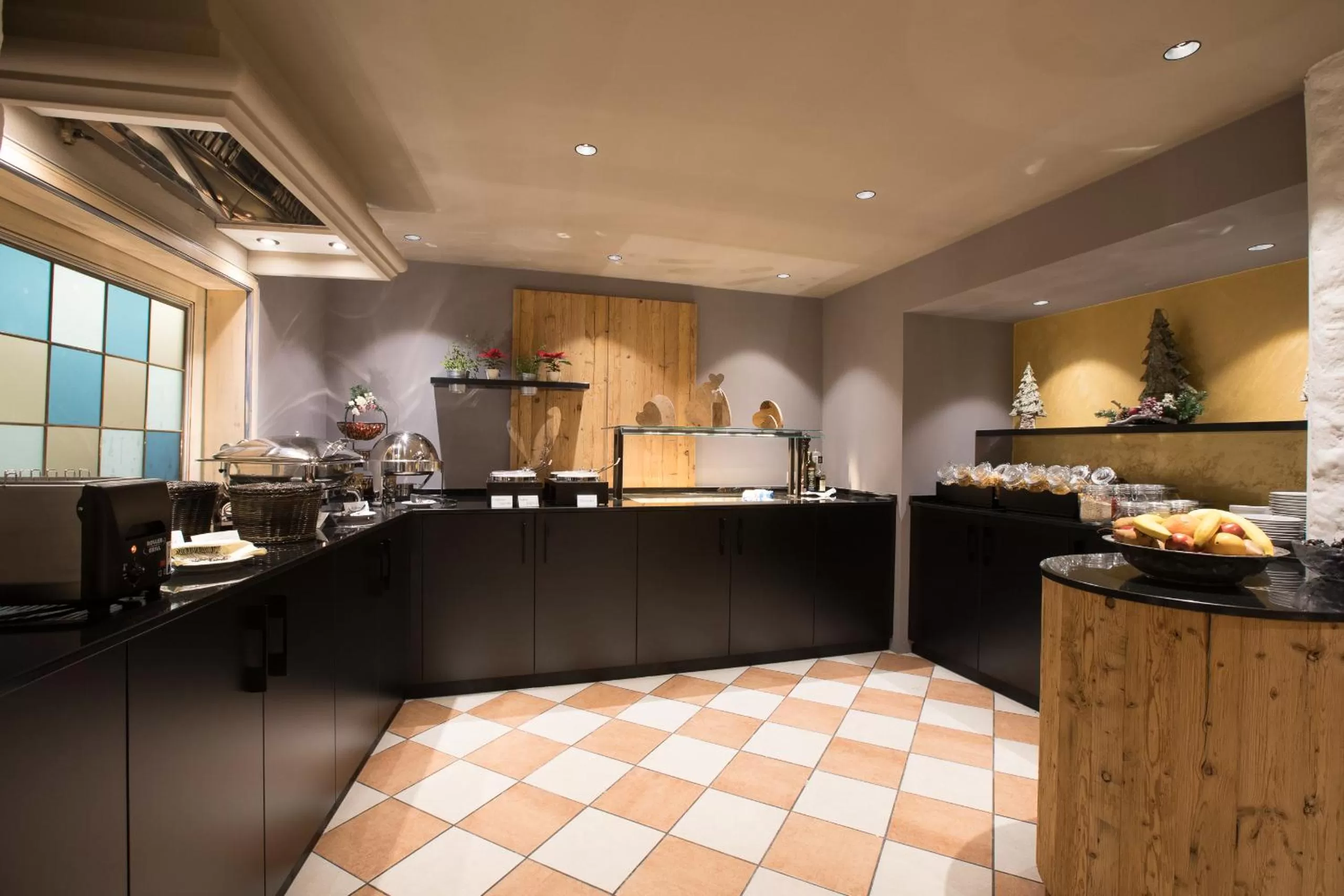 Buffet breakfast in Alpenhotel Tirolerhof