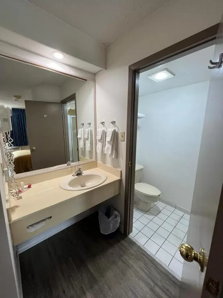 Bathroom in Travelodge by Wyndham Brockville
