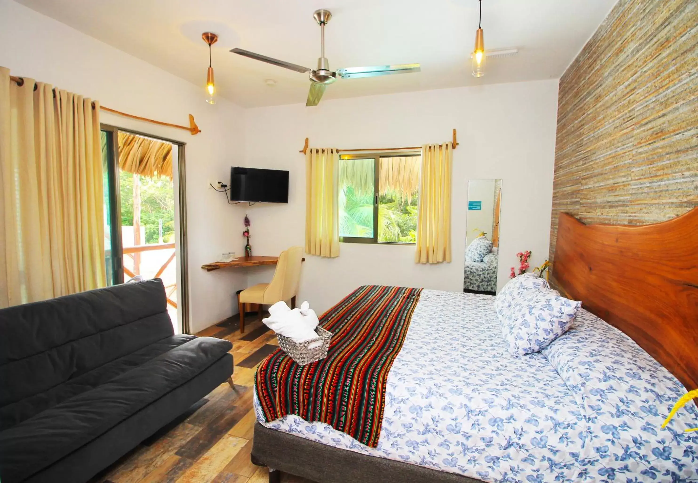 Photo of the whole room in Hotel Pancho Villas Bacalar Vista a Laguna