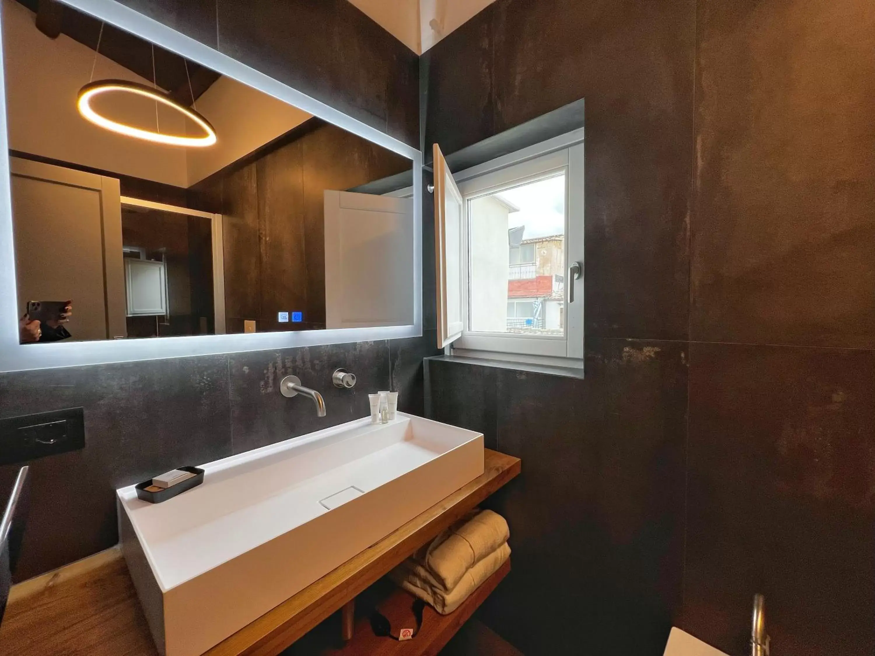 Bathroom in Gioiamia - Luxury Rooms in Cattedrale