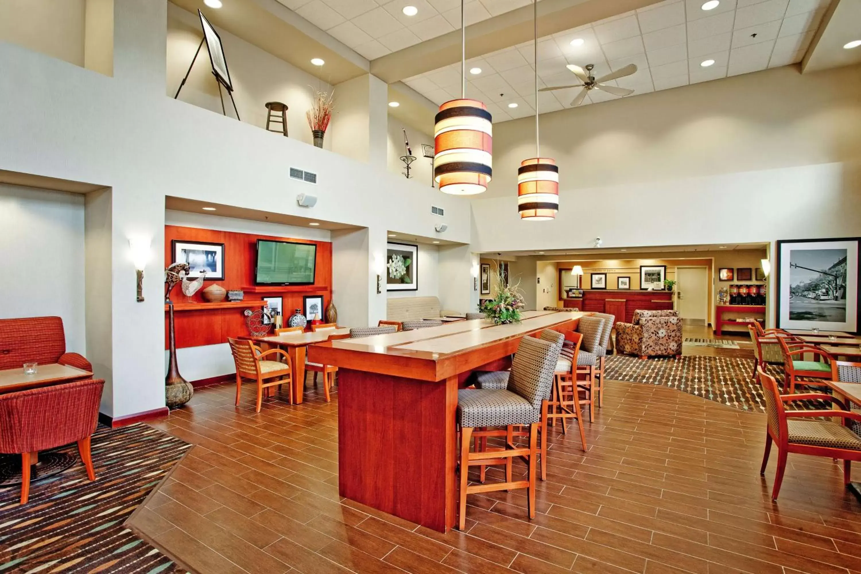 Lobby or reception in Hampton Inn & Suites by Hilton Barrie Lobby or reception in Hampton Inn & Suites by Hilton Barrie
