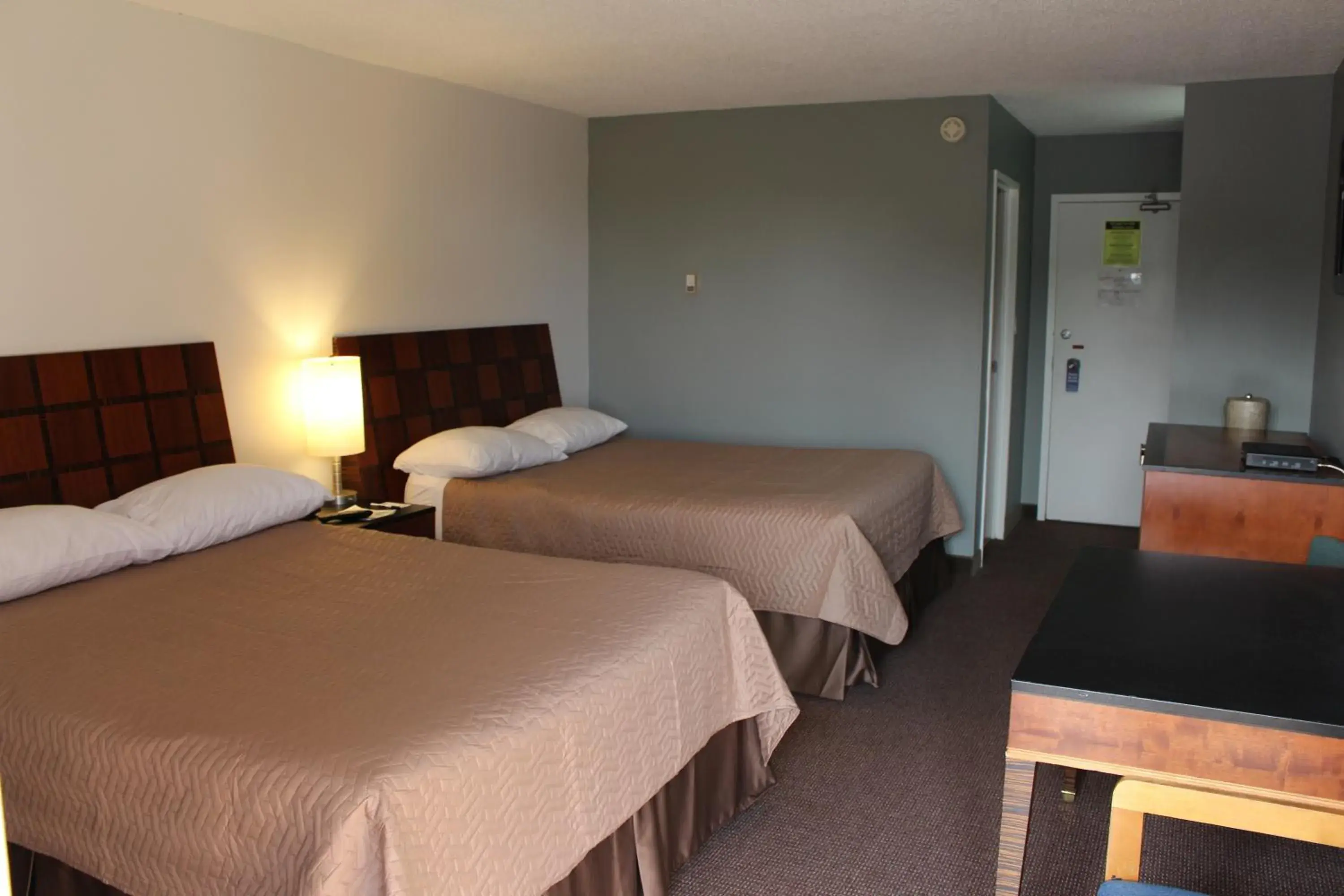 Bedroom, Bed in Travelodge by Wyndham Swift Current