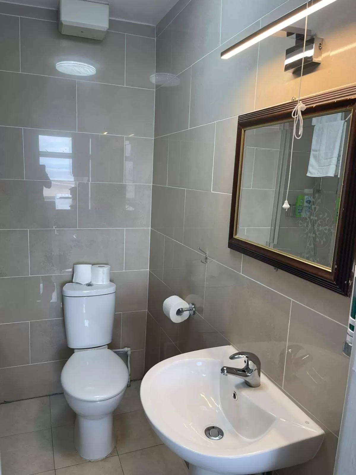 Bathroom in The Clarendon Hotel