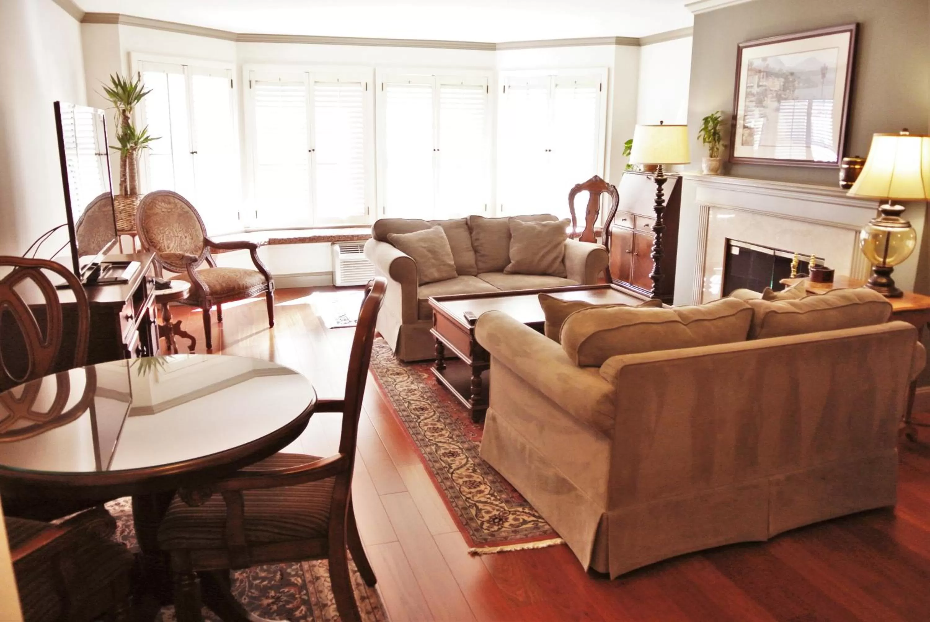 Day in Cow Hollow Inn and Suites