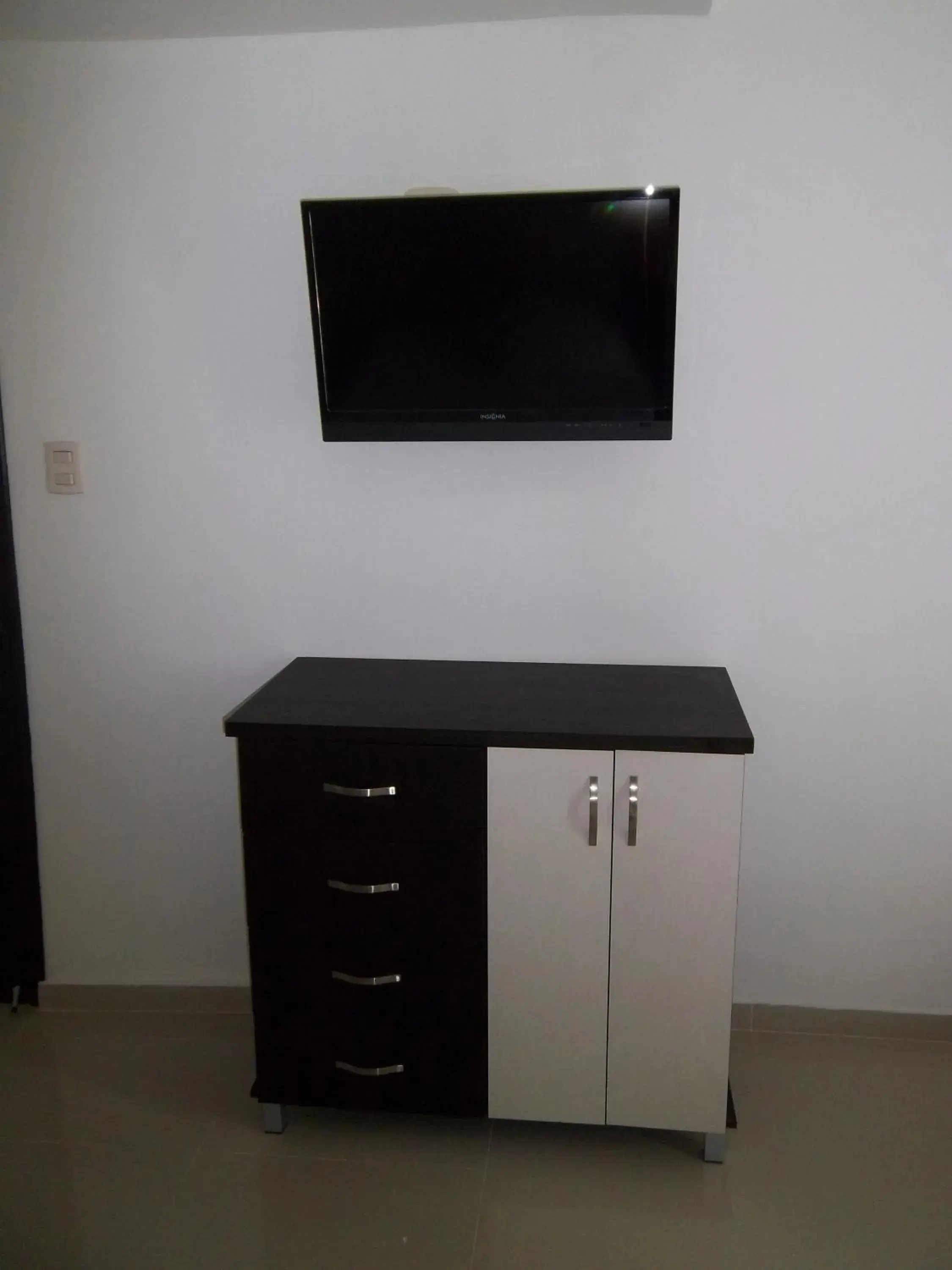 TV and multimedia, TV/Entertainment Center in Hotel Golden House