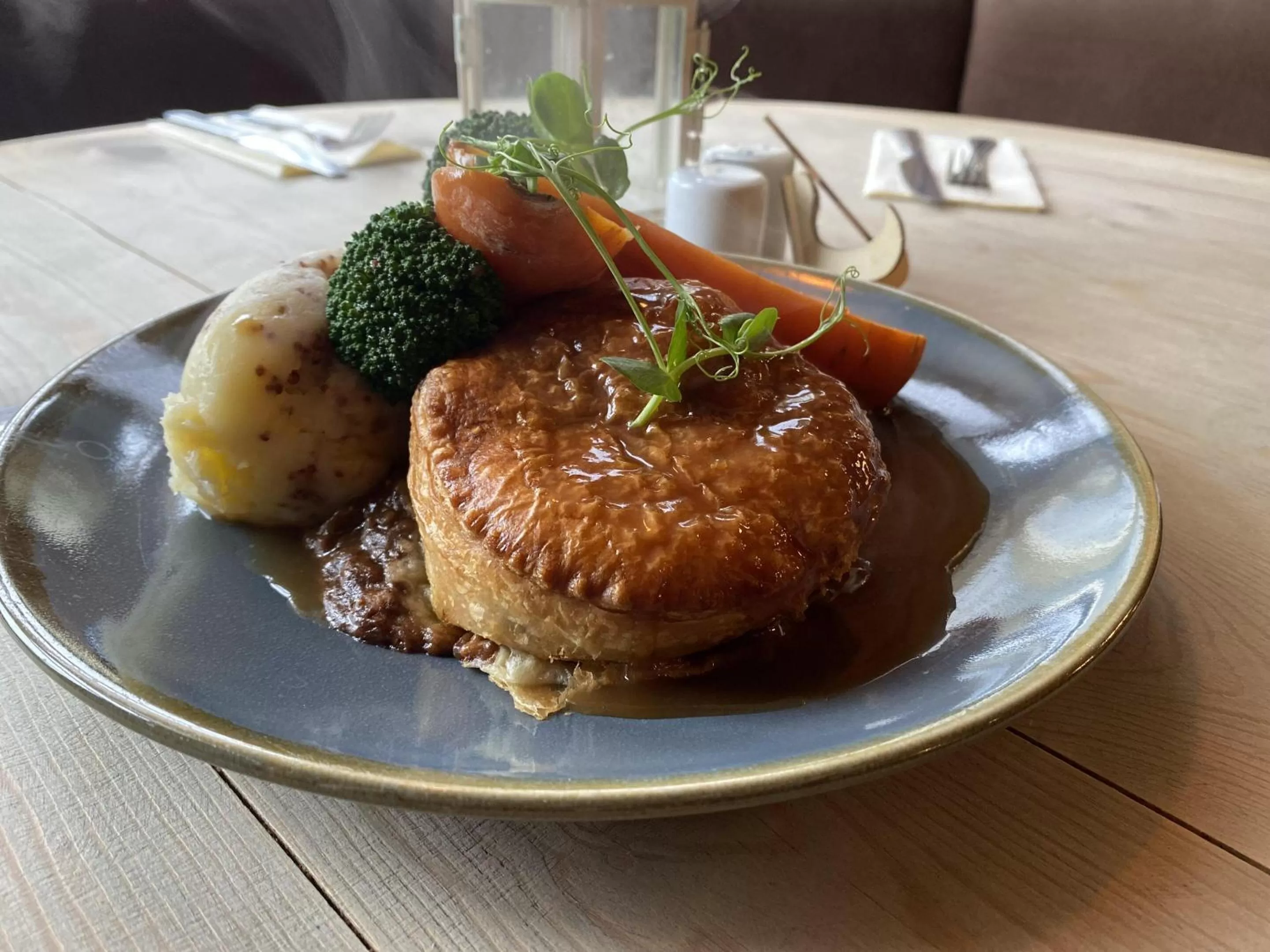 Food and drinks in The Oaks Hotel