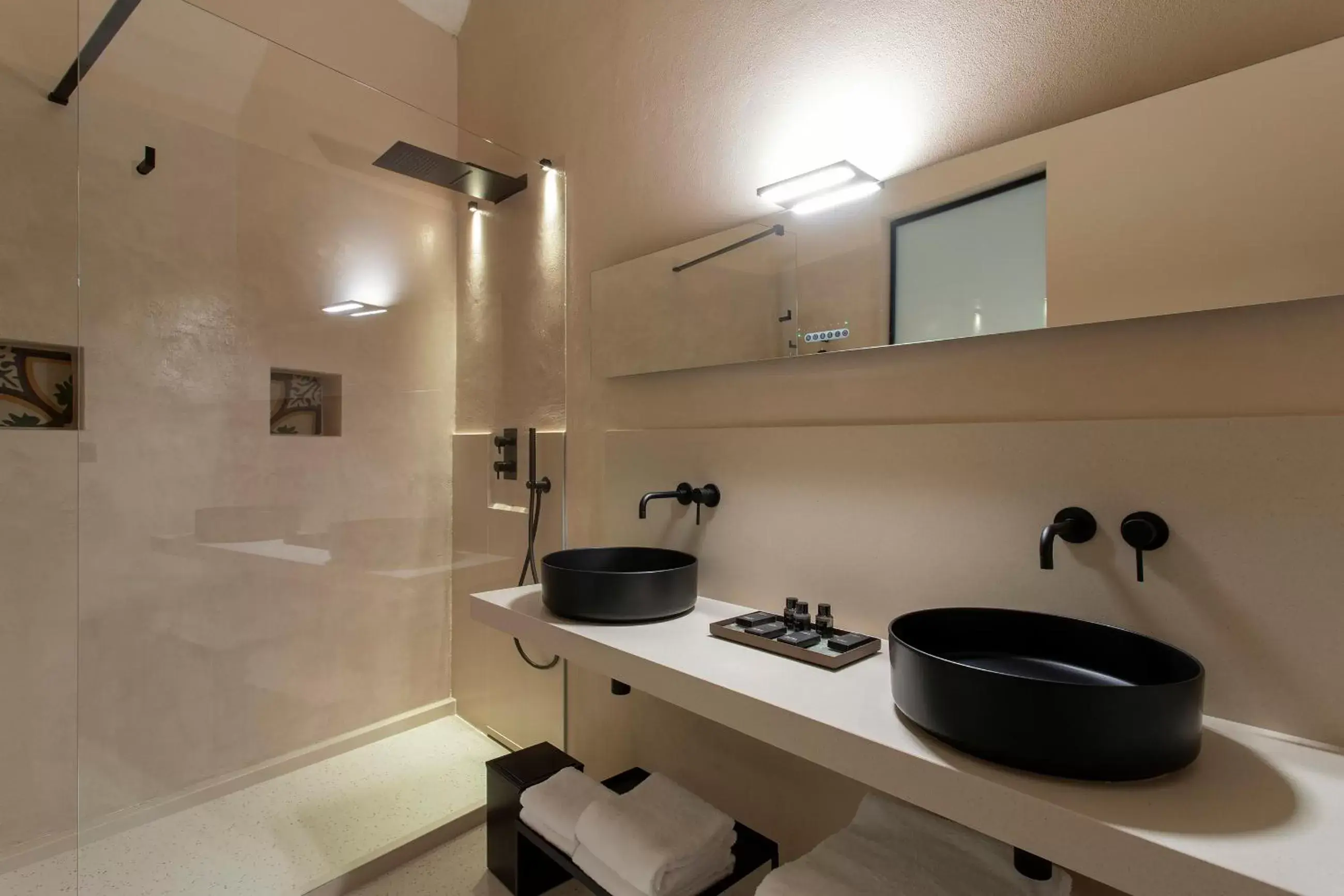 Shower, Bathroom in PIANELLE RESORT