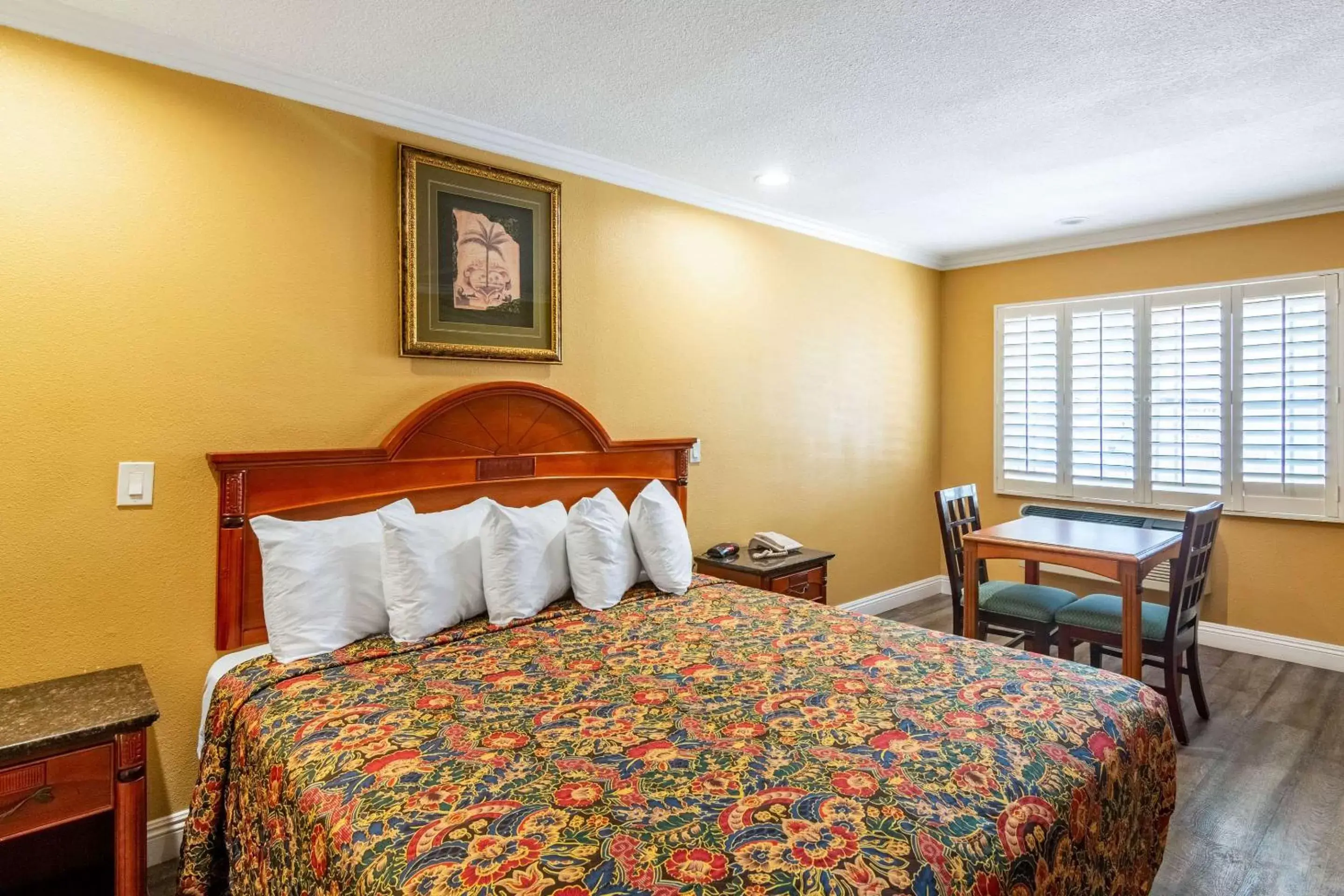 Photo of the whole room, Bed in Rodeway Inn Artesia Cerritos