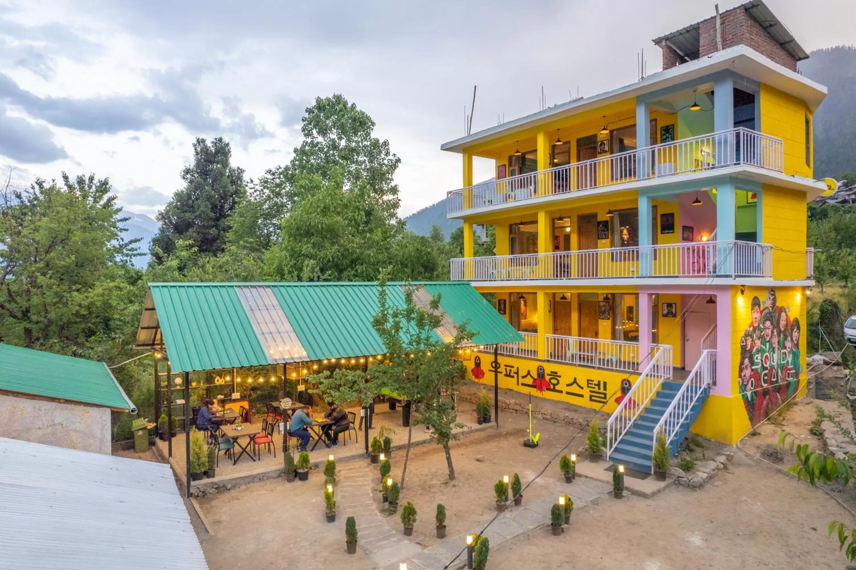 Whoopers Hostel Manali