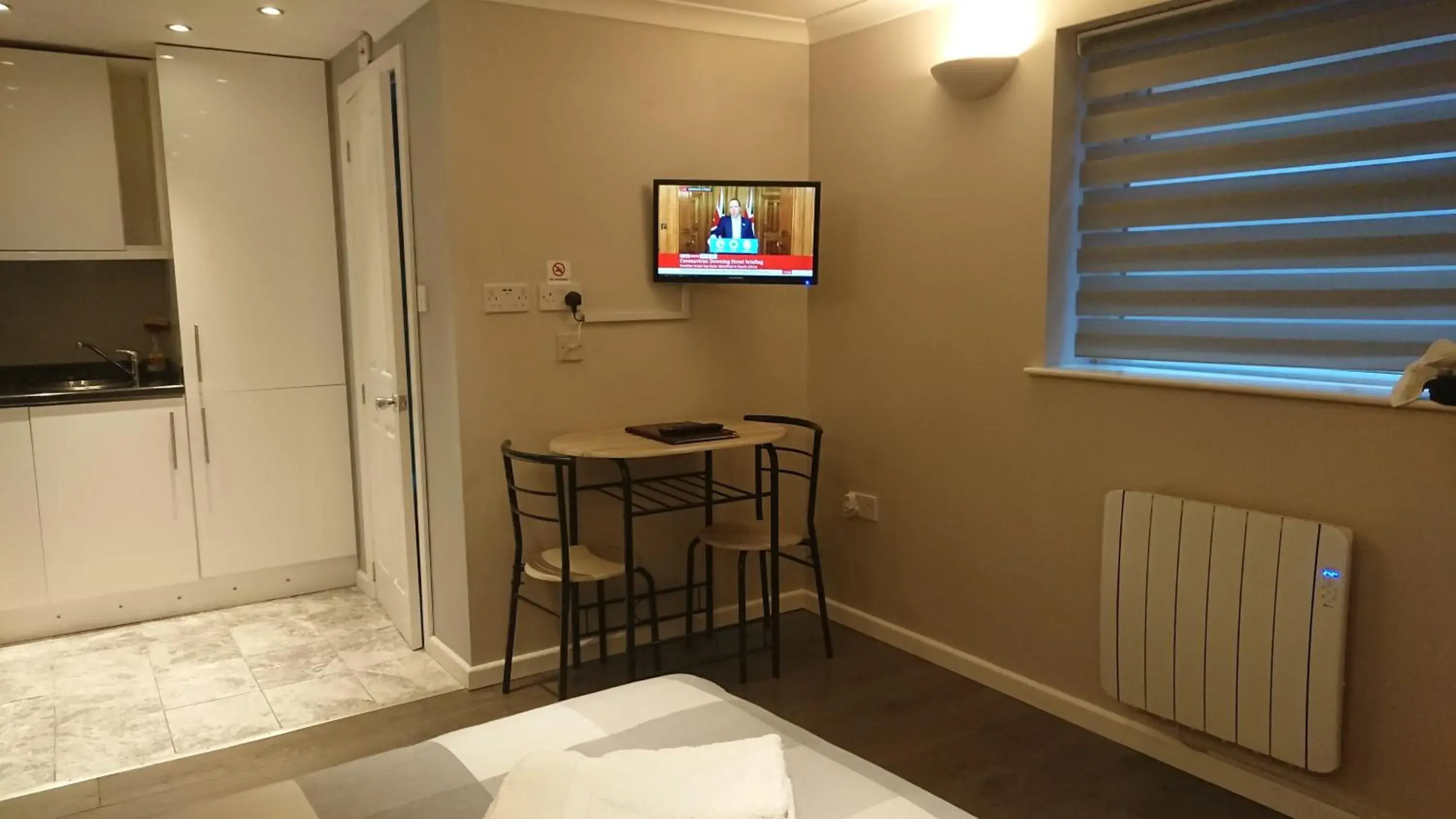 TV and multimedia, TV/Entertainment Center in BexLet