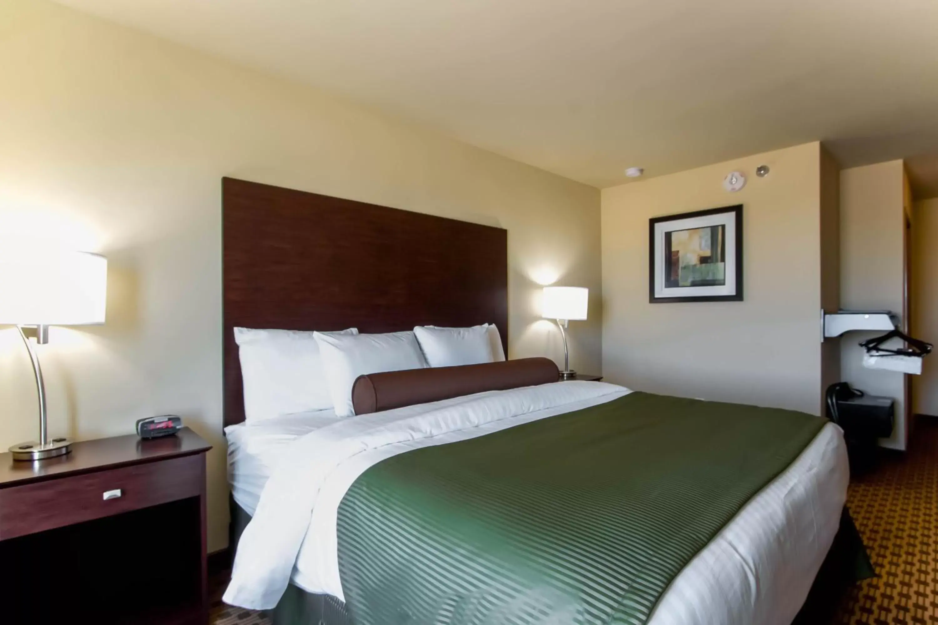 Bed in Cobblestone Inn & Suites - Eads