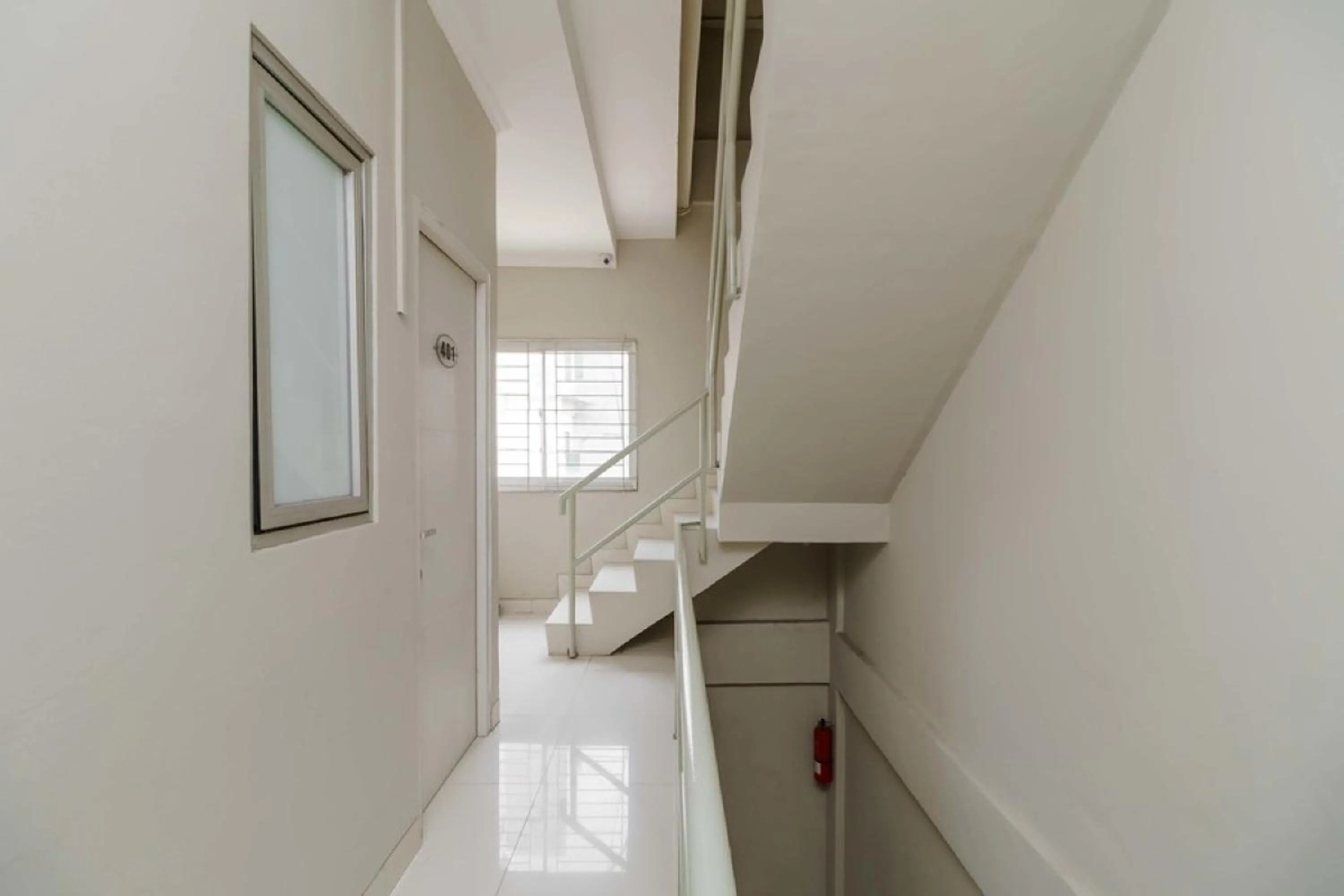 RedDoorz @ Mangga Besar 2