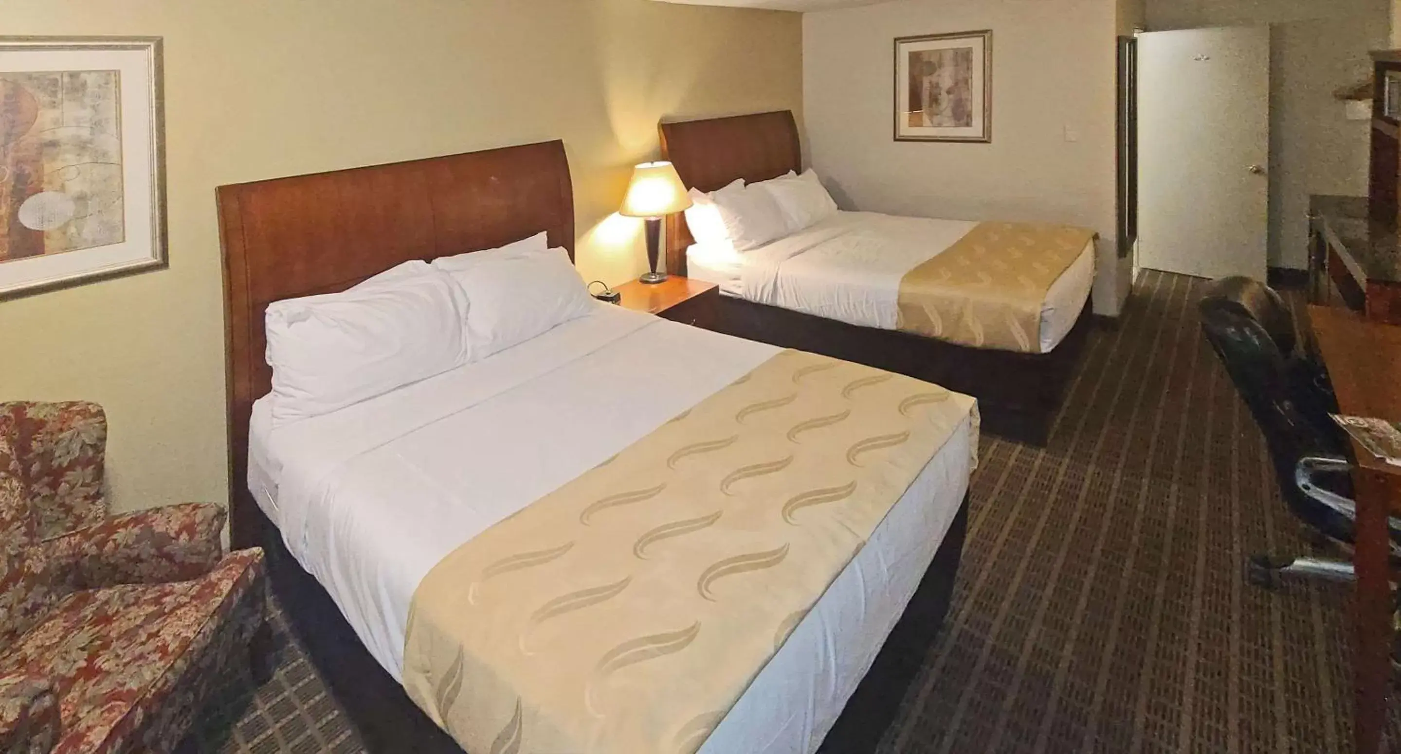 Bedroom, Bed in Quality Inn & Suites 1000 Islands