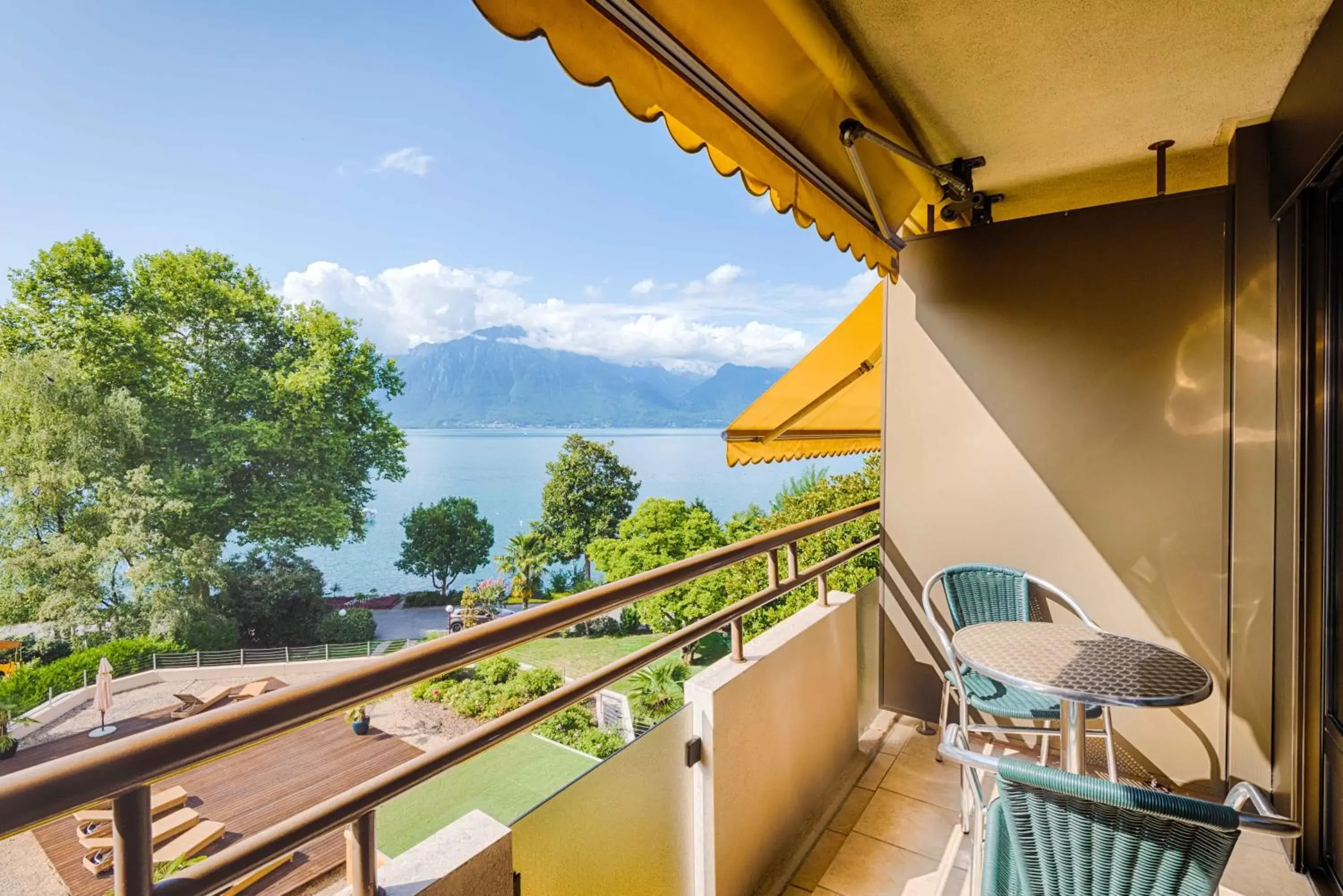 View (from property/room), Balcony/Terrace in Royal Plaza Montreux